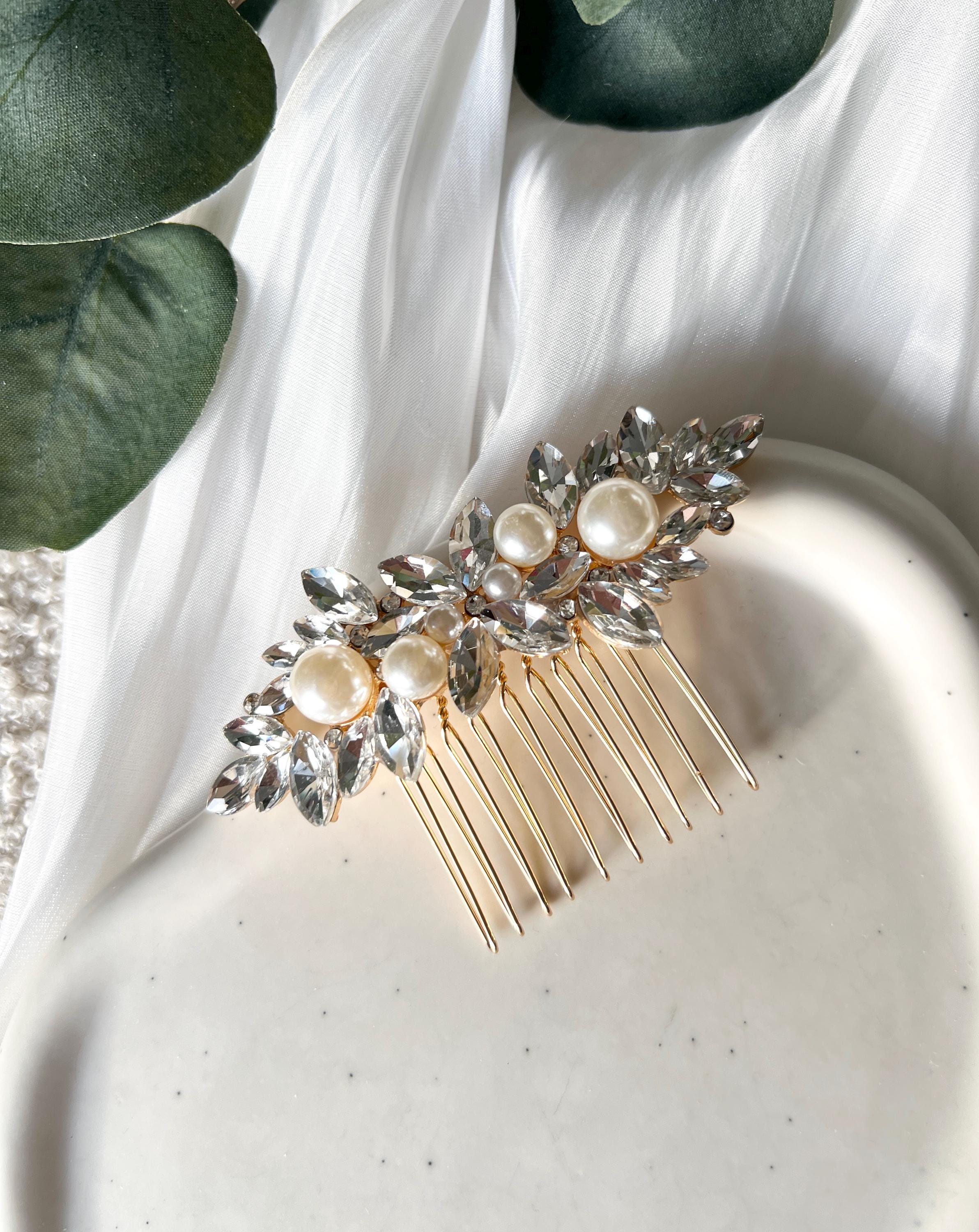 Haarkamm, weiße Perlen, glänzende Strasssteine, Brautschmuck, Haarnadel, eleganter Haarschmuck, Hochzeit, Brautfrisur, Schmuckbluete