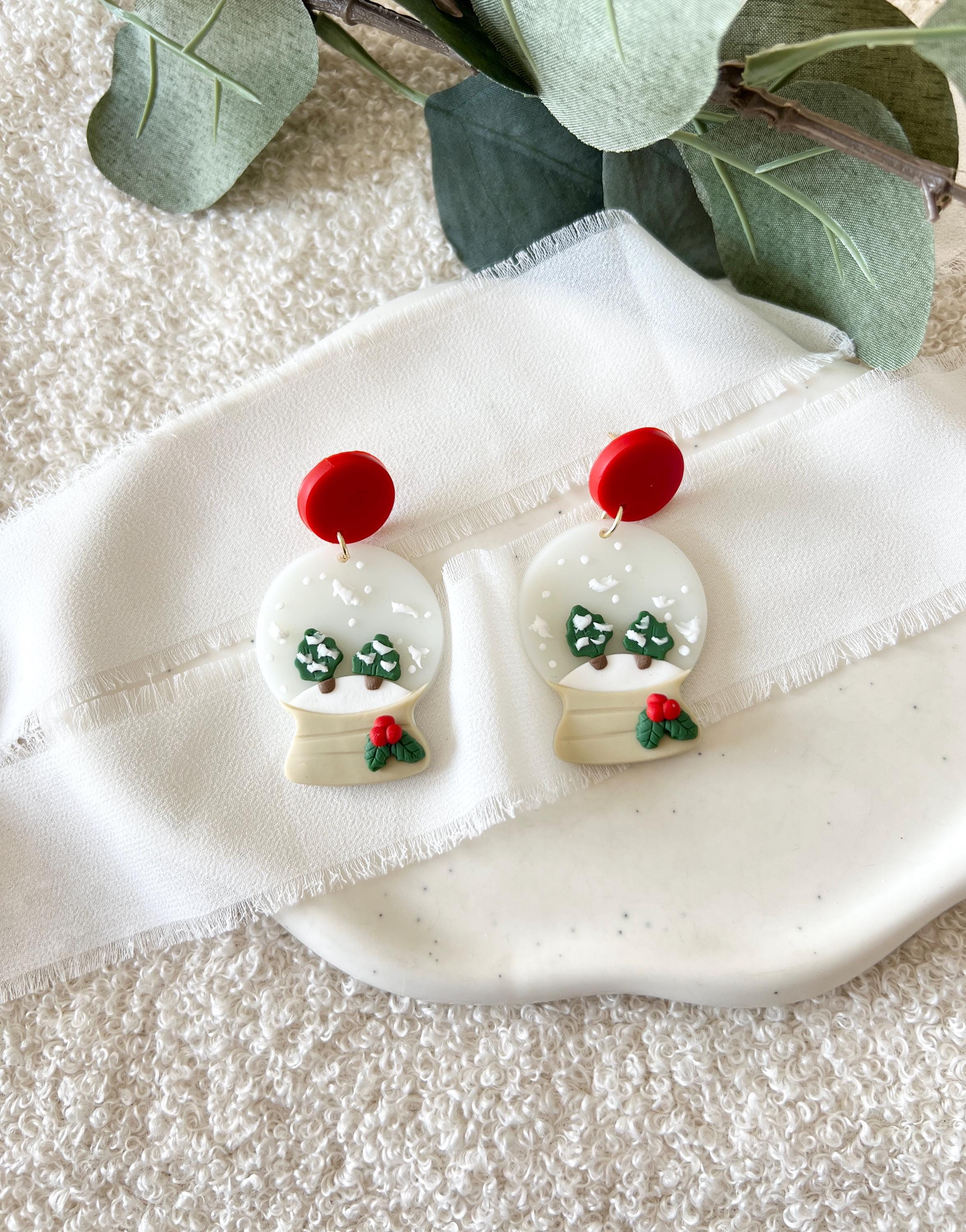 Ohrringe Weihnachten, Schneekugel, Weiß, Rot, Grün, Hängeohrringe, Weihnachtszeit, Weihnachtsschmuck, Schmuck Ohrstecker, Winter Ohrschmuck
