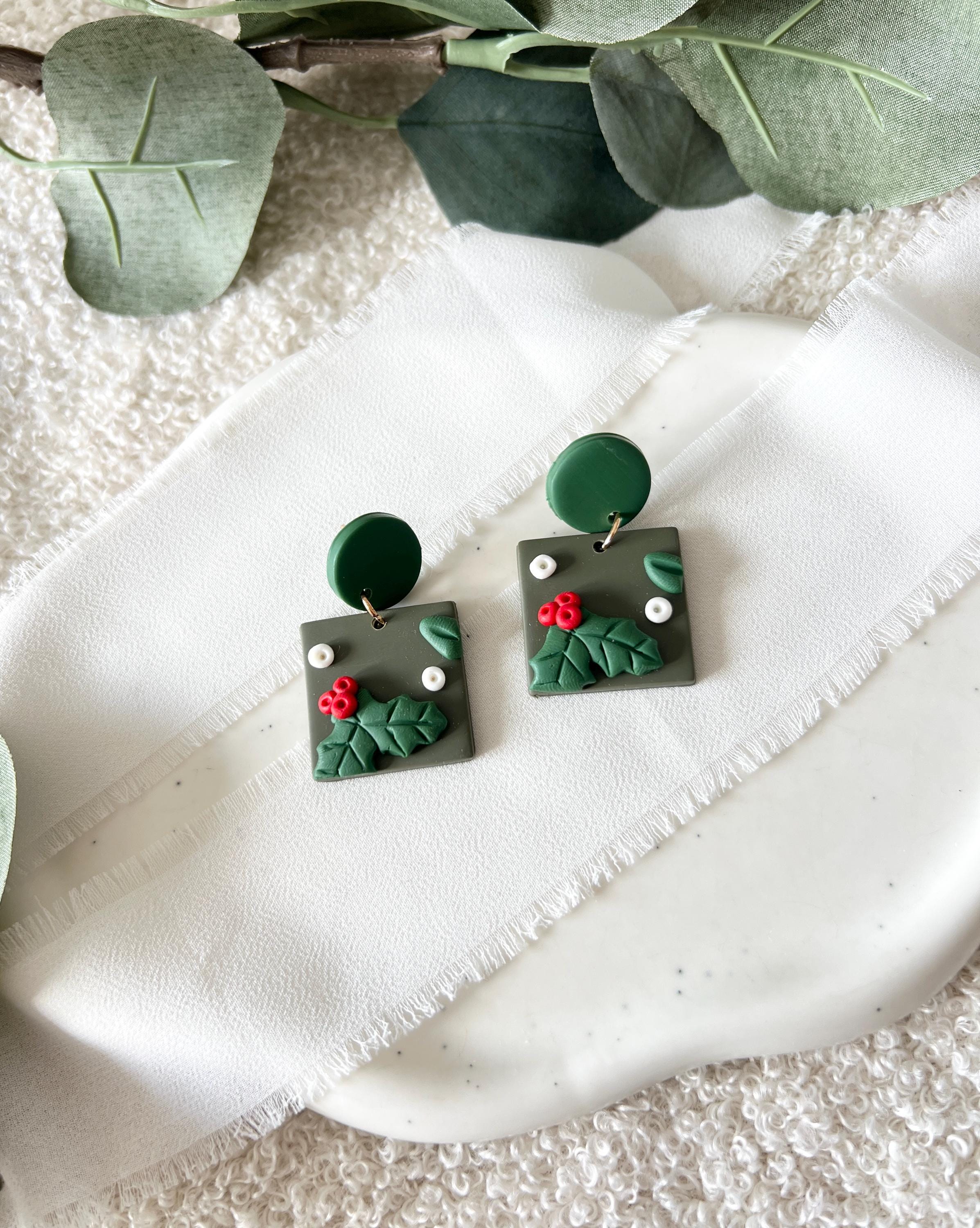 Ohrringe, Weihnachten, Mistelzweig, Rot, Grün, Weiß, Winterschmuck, Ohrstecker, Weihnachtsschmuck, Geschenk Weihnachten, moderner Ohrschmuck