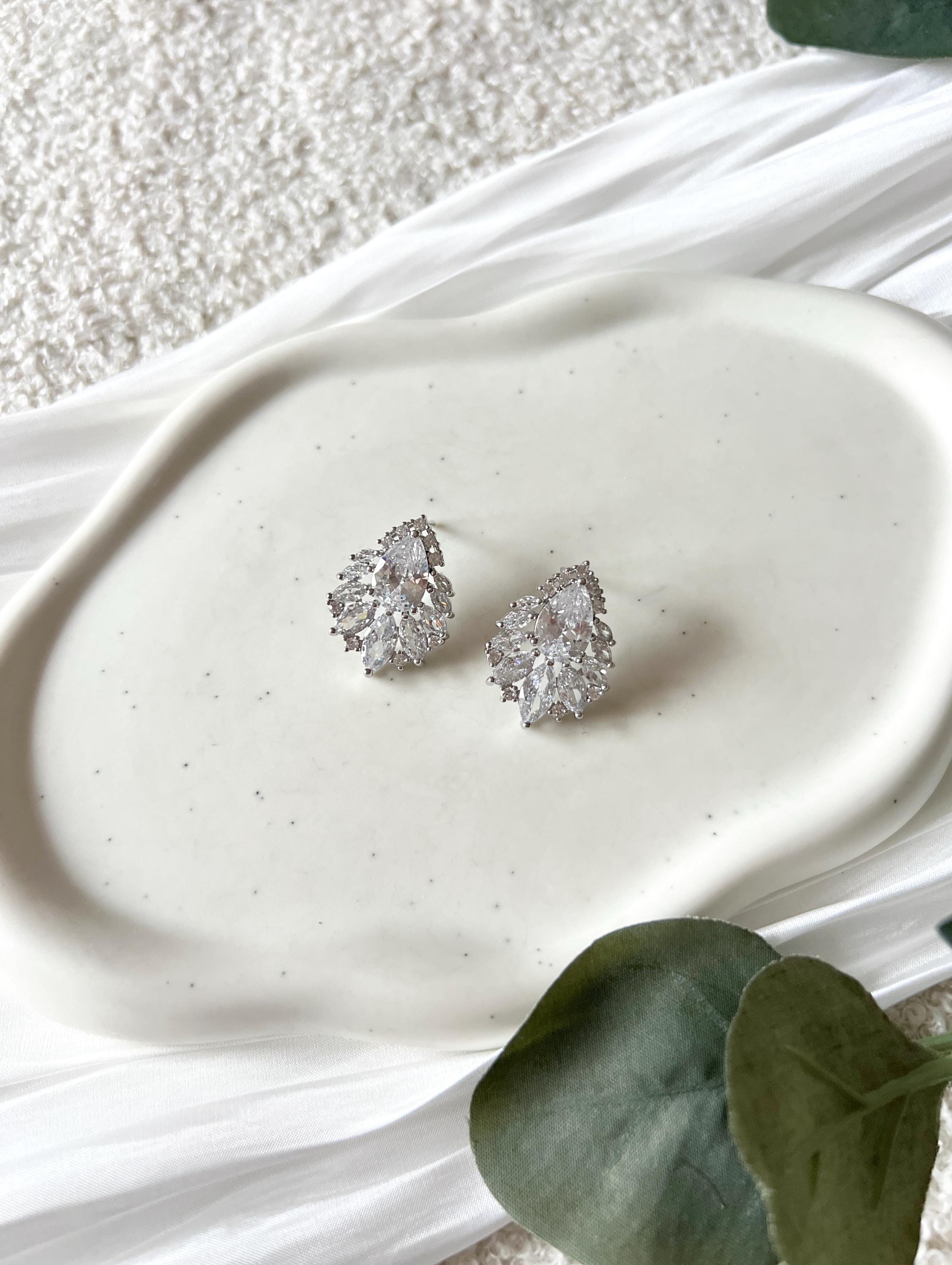 Funkelnde Ohrringe, Silber, Cubic Zirconia, auffallende Ohrstecker, Brautschmuck, glänzende Brautohrringe, eleganter Schmuck Standesamt, modern, Hochzeit