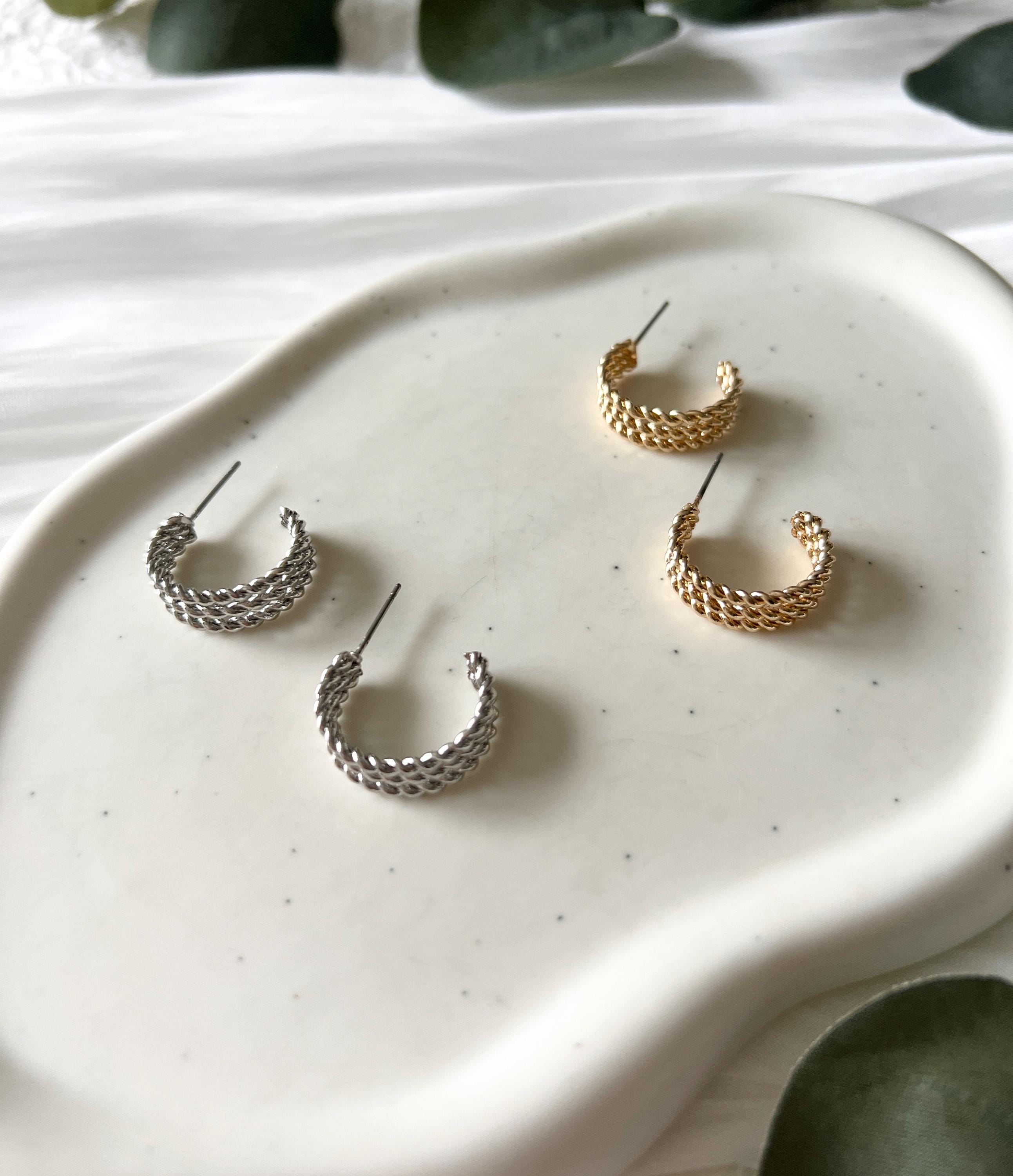 Creolen, Silber, gedreht, runde Ohrringe, moderner Schmuck, Ohrstecker, Ohrschmuck