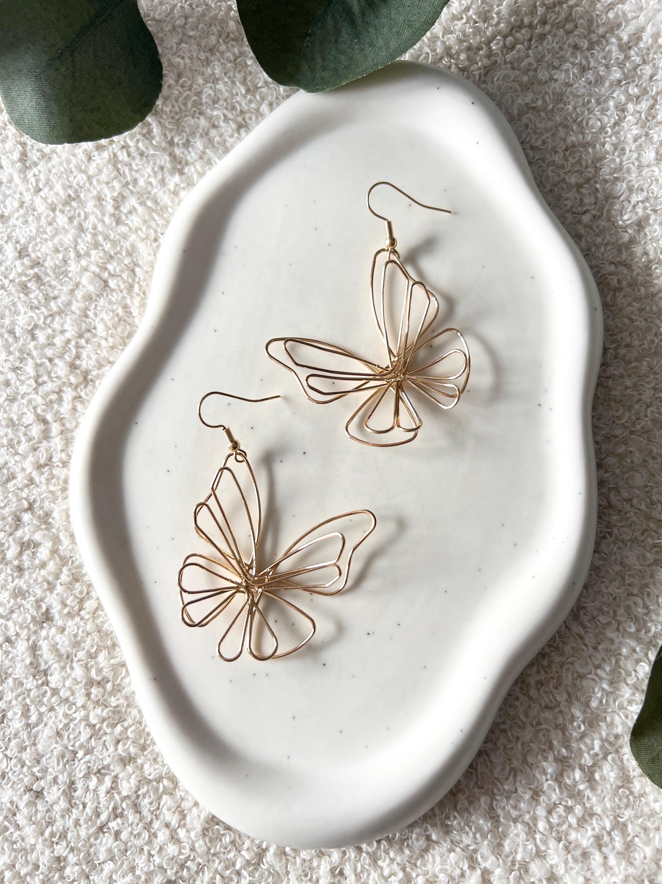Hängeohrringe Braut, Gold, Schmuck Hochzeit, Ohrringe Schmetterling, goldener Draht, Hochzeitsschmuck, Brautjungfer, Ohrschmuck Standesamt, moderne Brautohrringe, feiner Brautschmuck