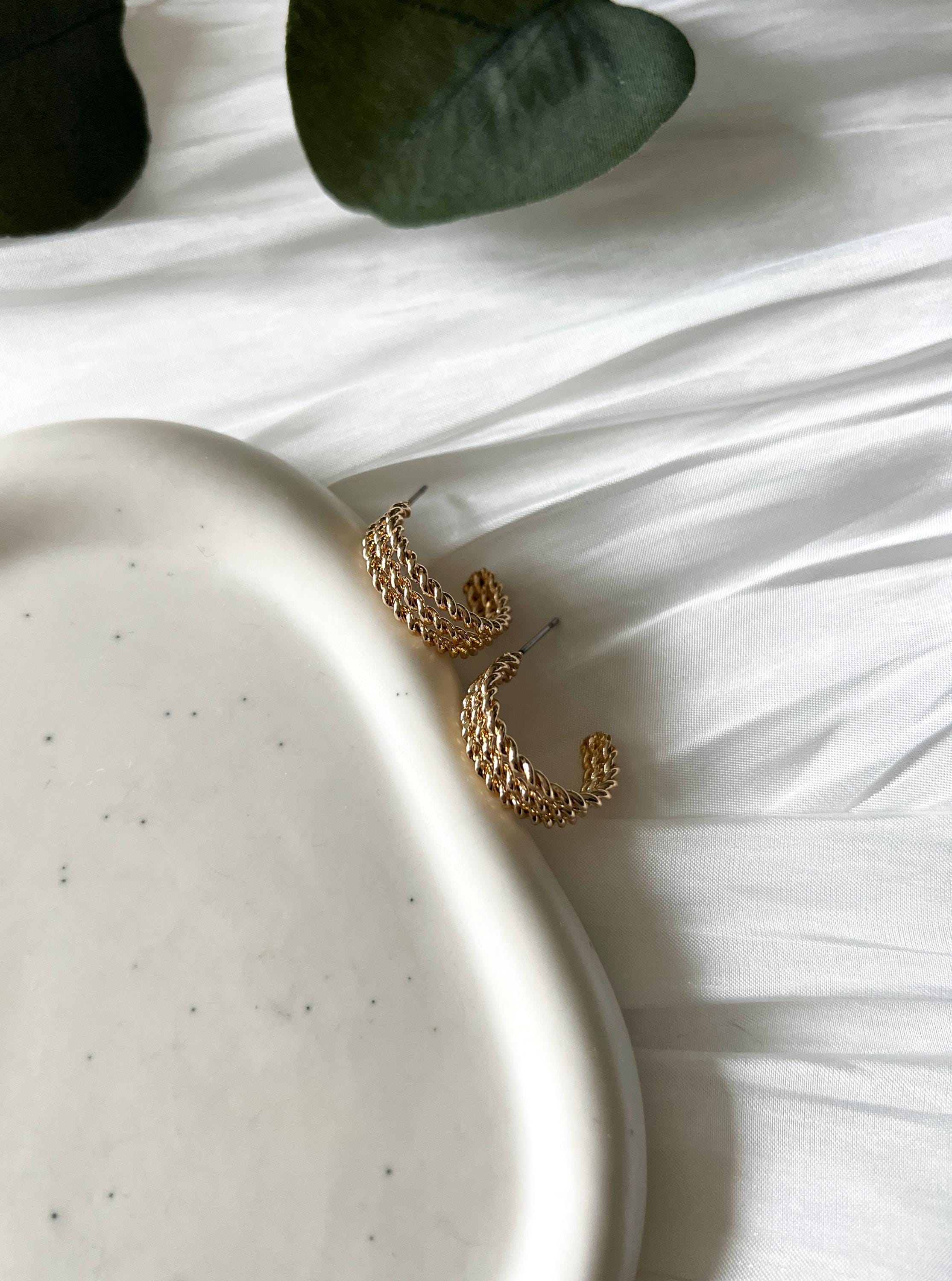 Creolen, Gold, gedreht, runde Ohrringe, moderner Schmuck, Ohrstecker, Ohrschmuck