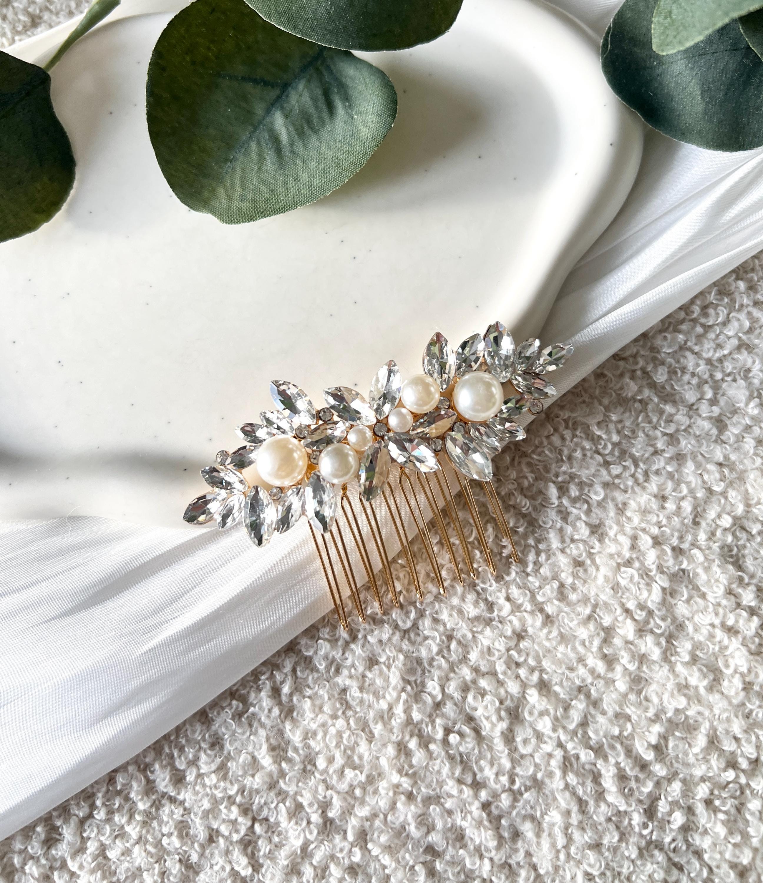 Haarkamm, weiße Perlen, glänzende Strasssteine, Brautschmuck, Haarnadel, eleganter Haarschmuck, Hochzeit, Brautfrisur, Schmuckbluete