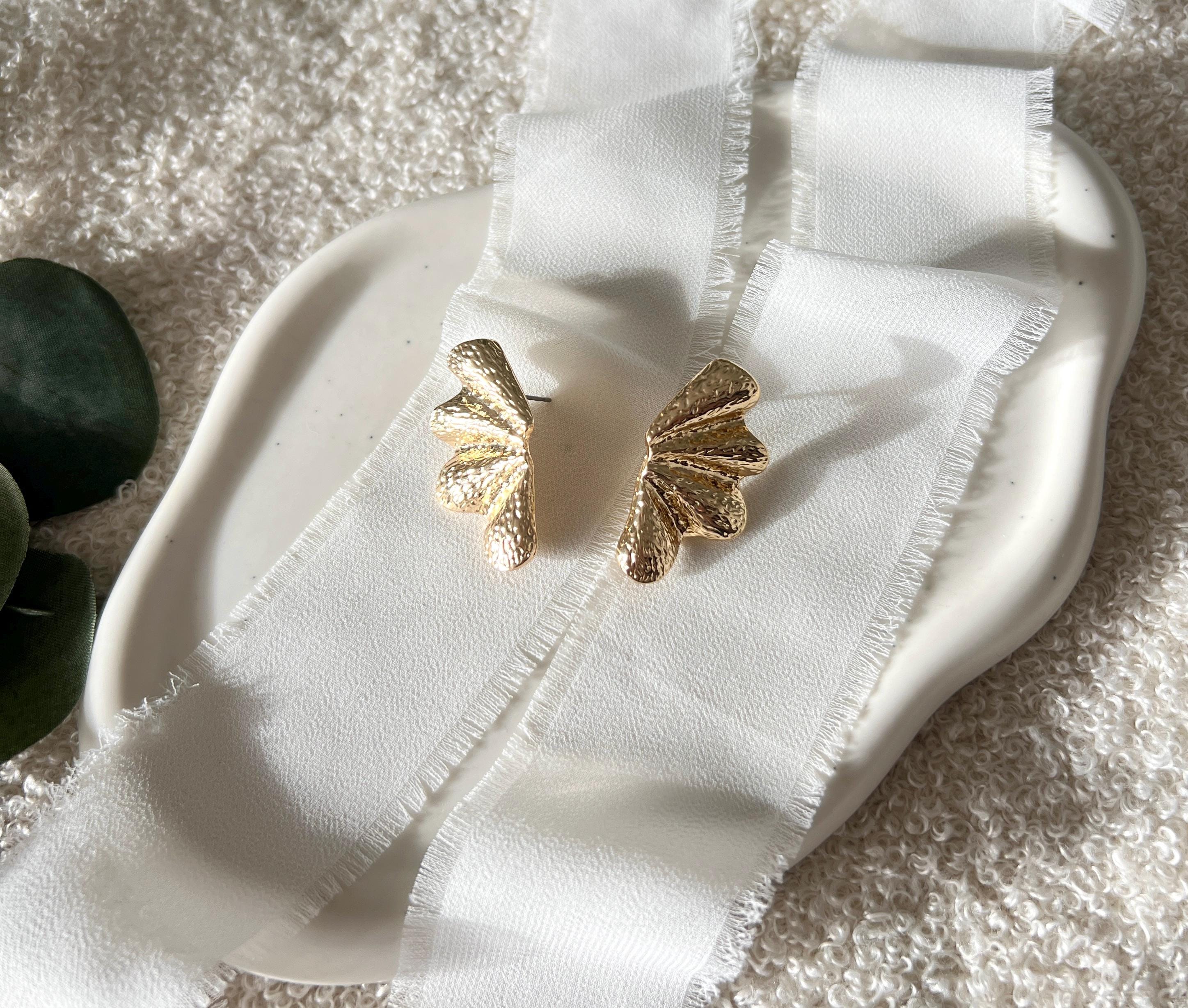 Ohrstecker Blätter Braut, Gold, moderner Schmuck Standesamt, Brautohrringe, Ohrringe Brautjungfer, Trauzeugin, Schmuck Hochzeit, feiner Ohrschmuck