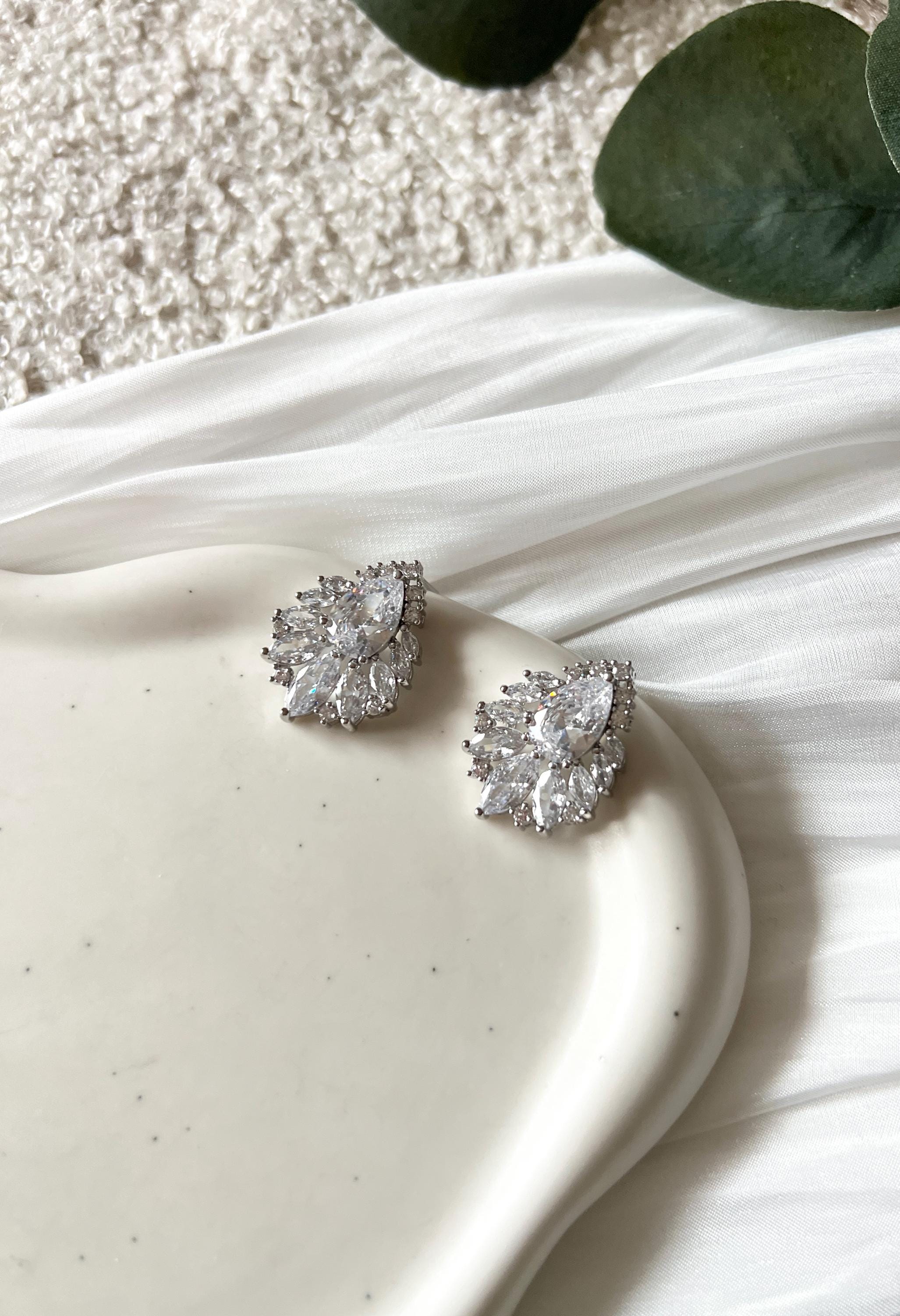 Funkelnde Ohrringe, Silber, Cubic Zirconia, auffallende Ohrstecker, Brautschmuck, glänzende Brautohrringe, eleganter Schmuck Standesamt, modern, Hochzeit