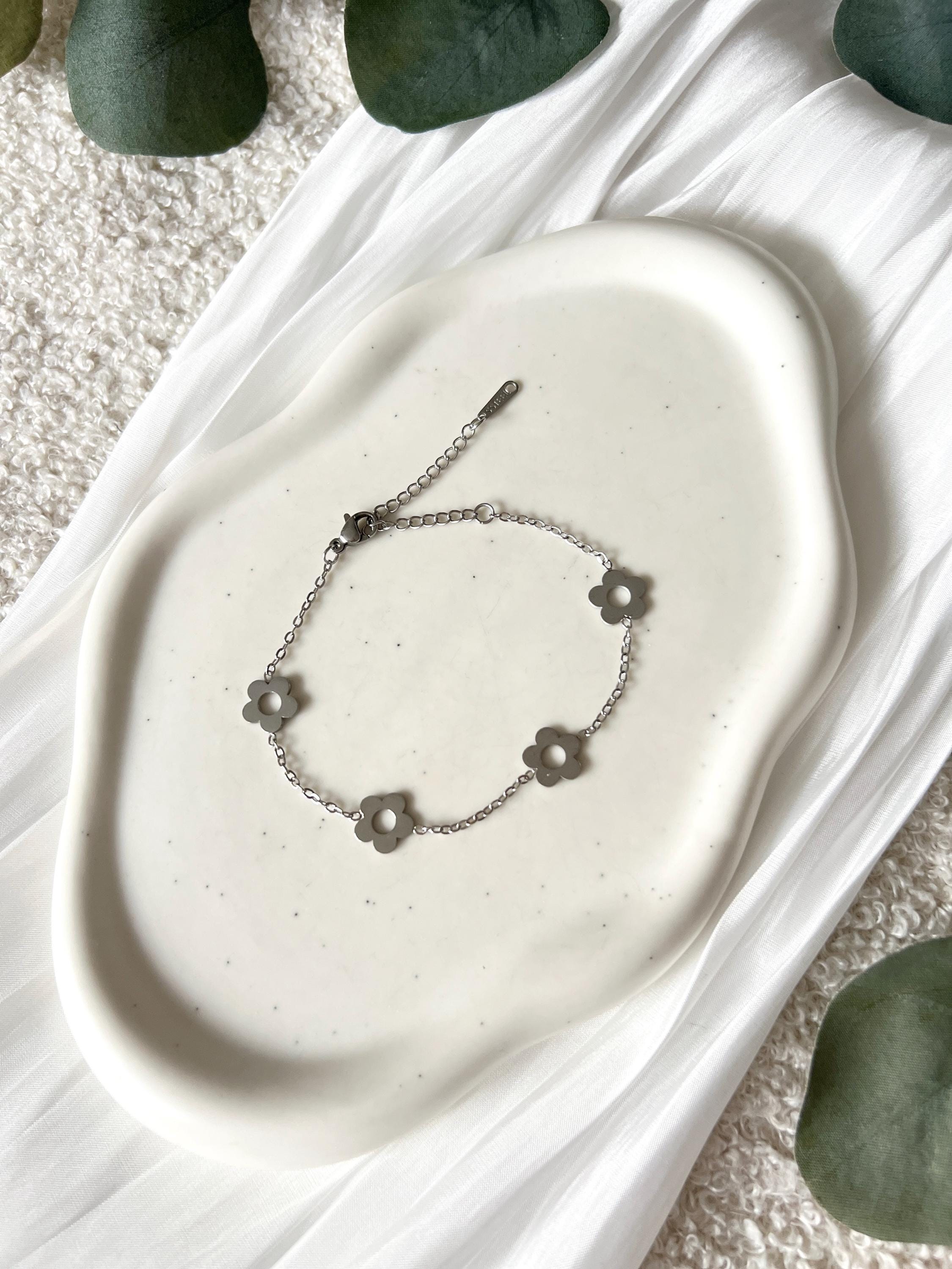 1805ca629a1b43904780727cfcf7937b