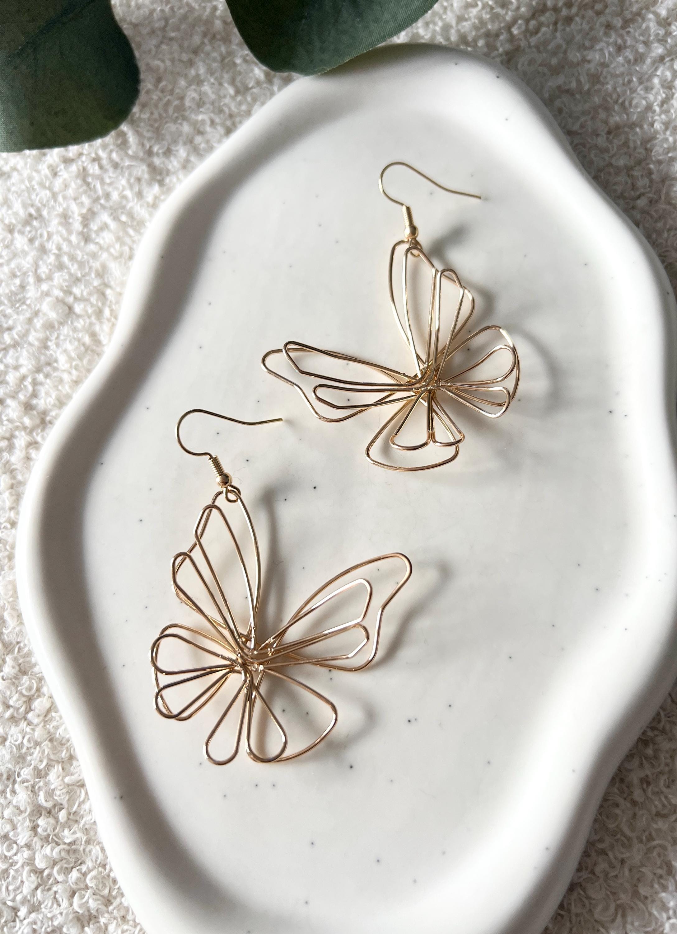Hängeohrringe Braut, Gold, Schmuck Hochzeit, Ohrringe Schmetterling, goldener Draht, Hochzeitsschmuck, Brautjungfer, Ohrschmuck Standesamt, moderne Brautohrringe, feiner Brautschmuck