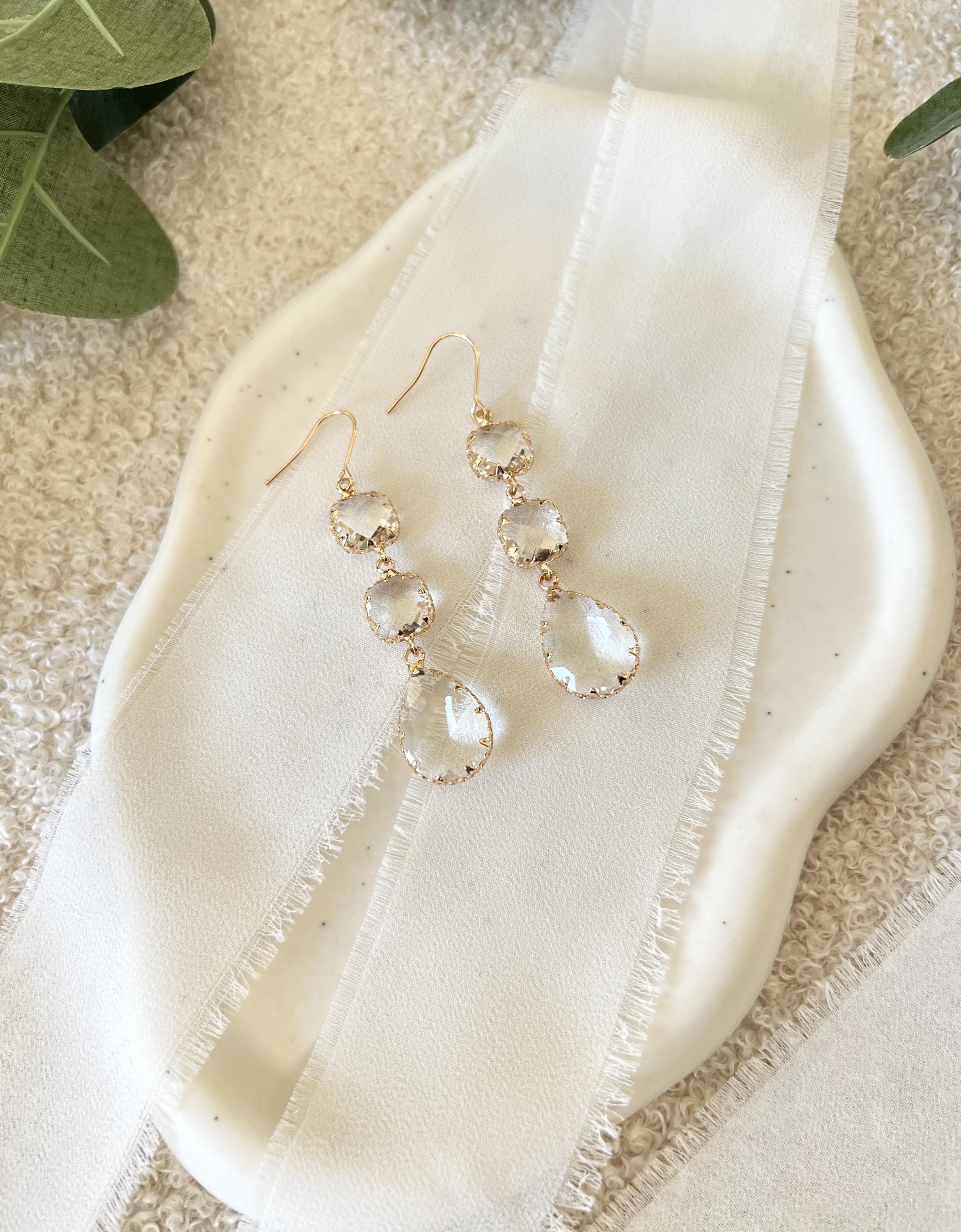 Ohrringe Braut, Gold, Brautohrringe, Tropfenohrringe, moderner Brautschmuck, glänzender Ohrschmuck Standesamt, Schmuck Hochzeit, Brautjungfer und Trauzeugin