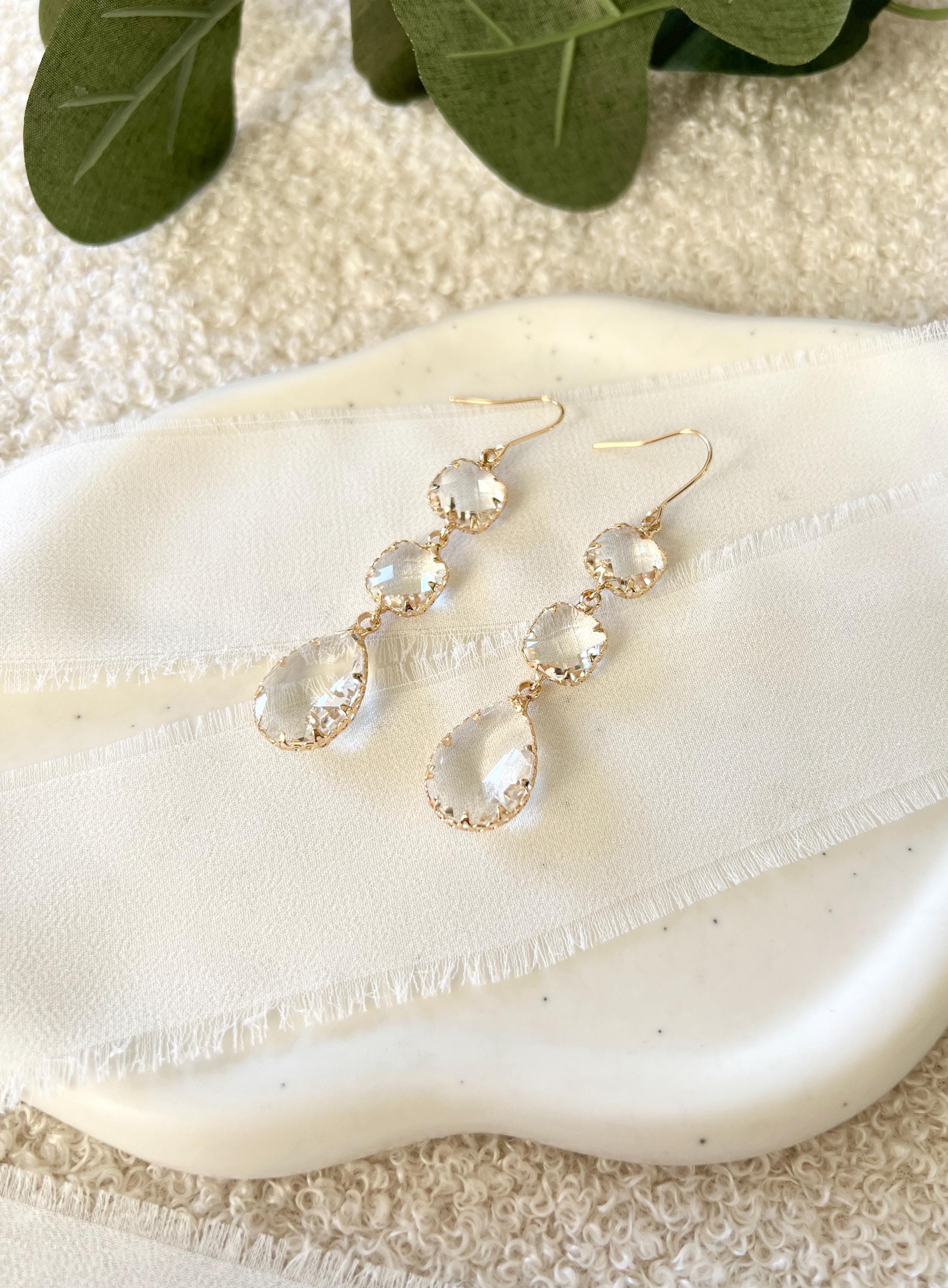 Ohrringe Braut, Gold, Brautohrringe, Tropfenohrringe, moderner Brautschmuck, glänzender Ohrschmuck Standesamt, Schmuck Hochzeit, Brautjungfer und Trauzeugin