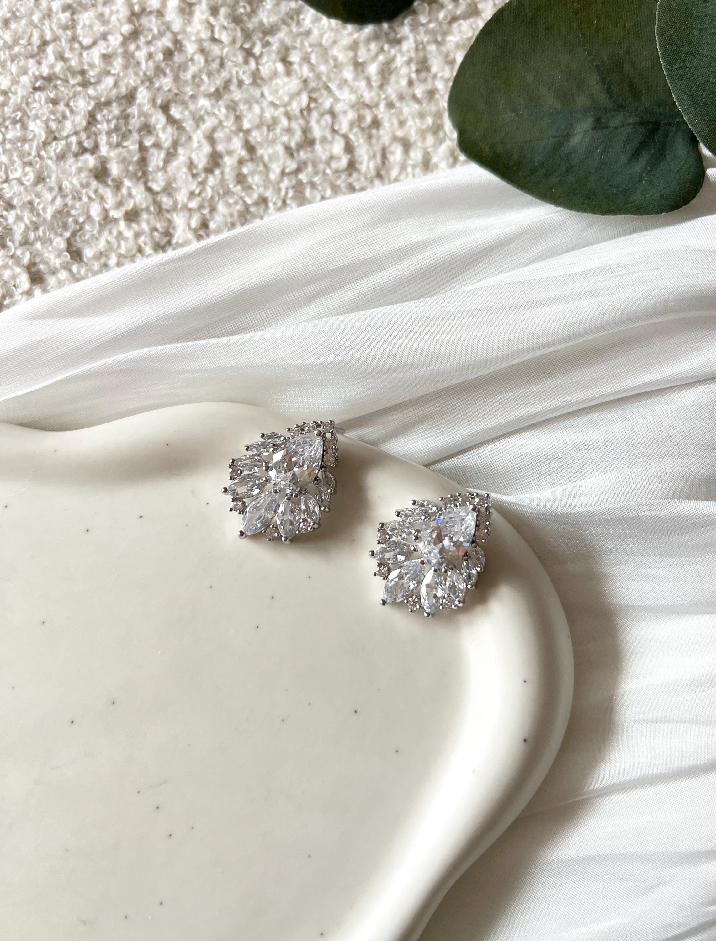 Funkelnde Ohrringe, Silber, Cubic Zirconia, auffallende Ohrstecker, Brautschmuck, glänzende Brautohrringe, eleganter Schmuck Standesamt, modern, Hochzeit