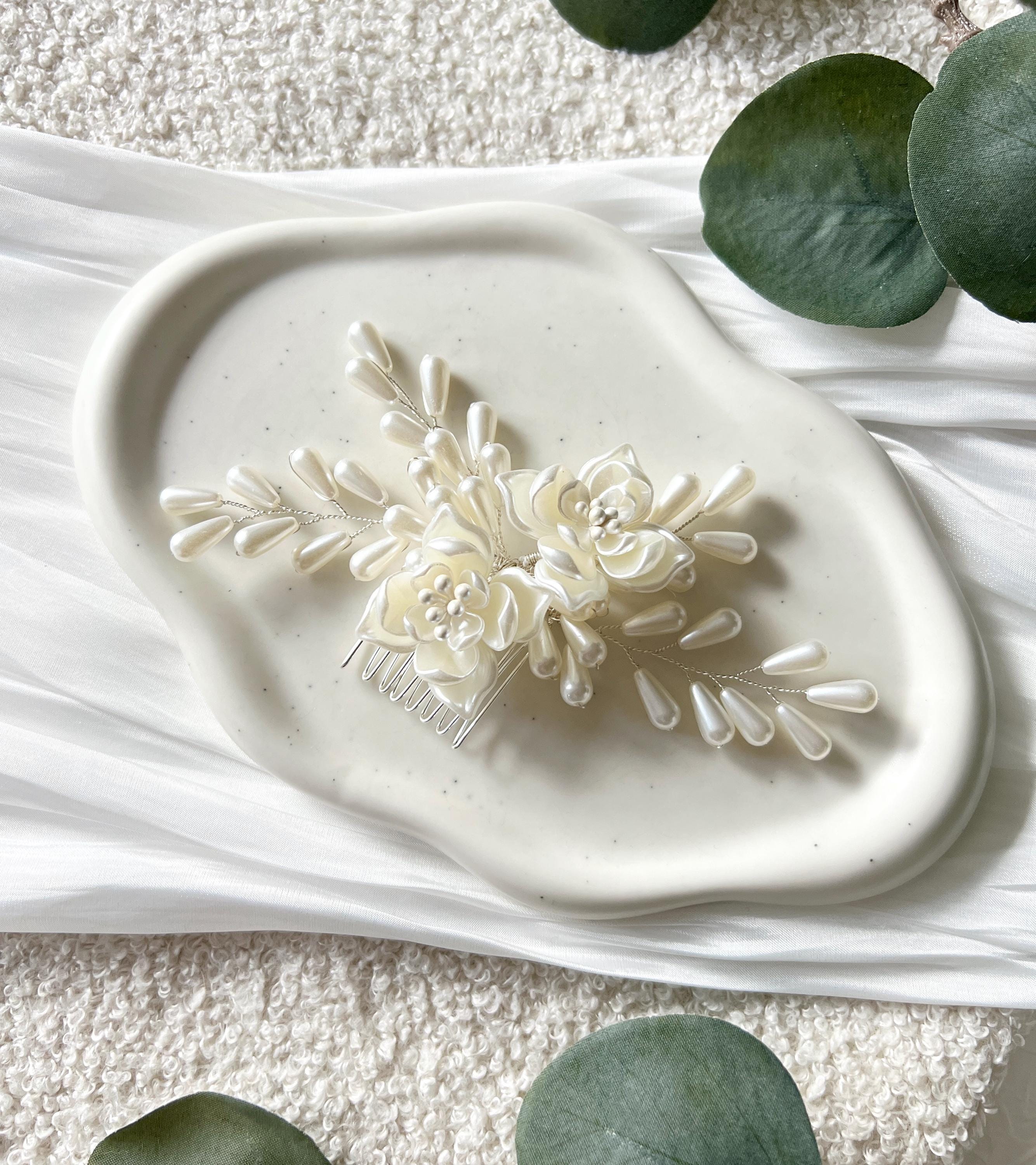 Haarkamm weiß, ovale Perlen, Blüten, Haarschmuck, Brautschmuck, Schmuck Hochzeit, moderner Standesamtschmuck