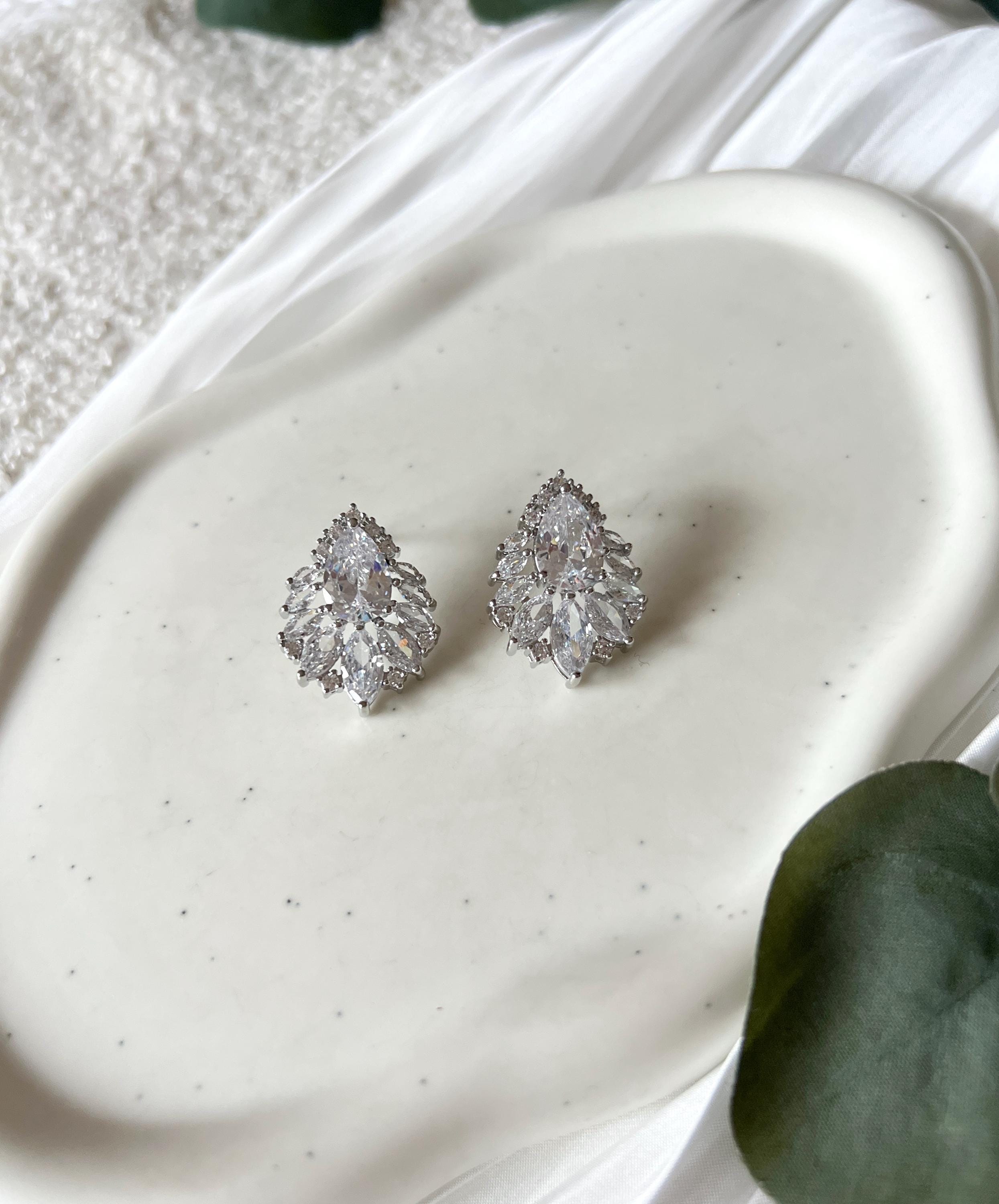 Funkelnde Ohrringe, Silber, Cubic Zirconia, auffallende Ohrstecker, Brautschmuck, glänzende Brautohrringe, eleganter Schmuck Standesamt, modern, Hochzeit