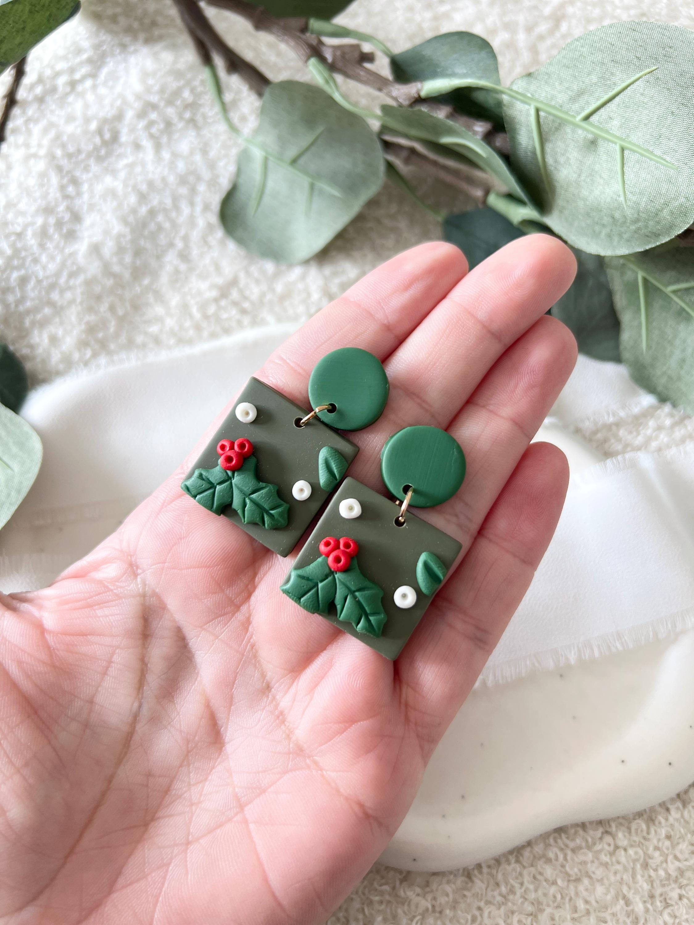 Ohrringe, Weihnachten, Mistelzweig, Rot, Grün, Weiß, Winterschmuck, Ohrstecker, Weihnachtsschmuck, Geschenk Weihnachten, moderner Ohrschmuck