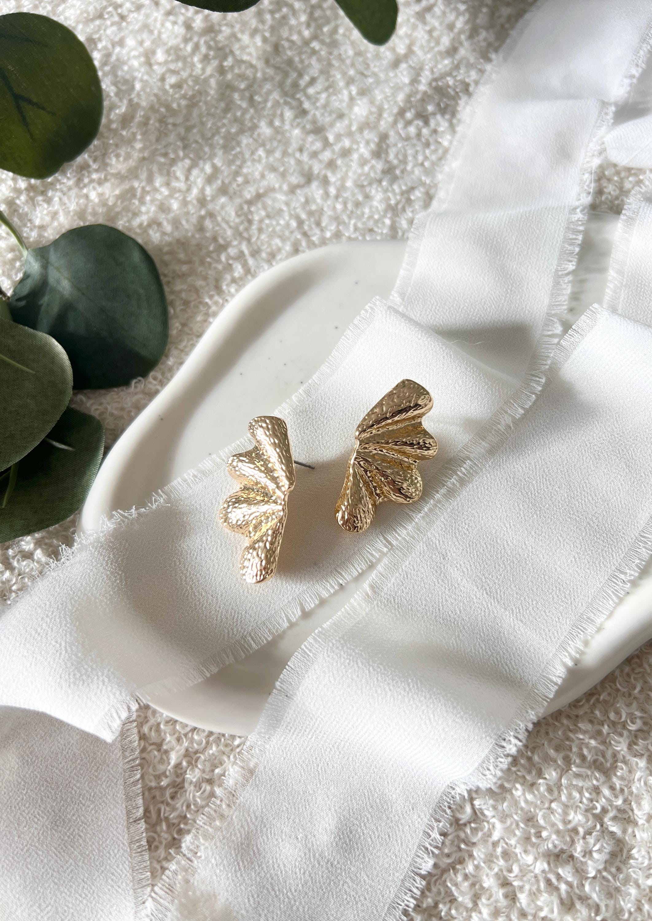 Ohrstecker Blätter Braut, Gold, moderner Schmuck Standesamt, Brautohrringe, Ohrringe Brautjungfer, Trauzeugin, Schmuck Hochzeit, feiner Ohrschmuck