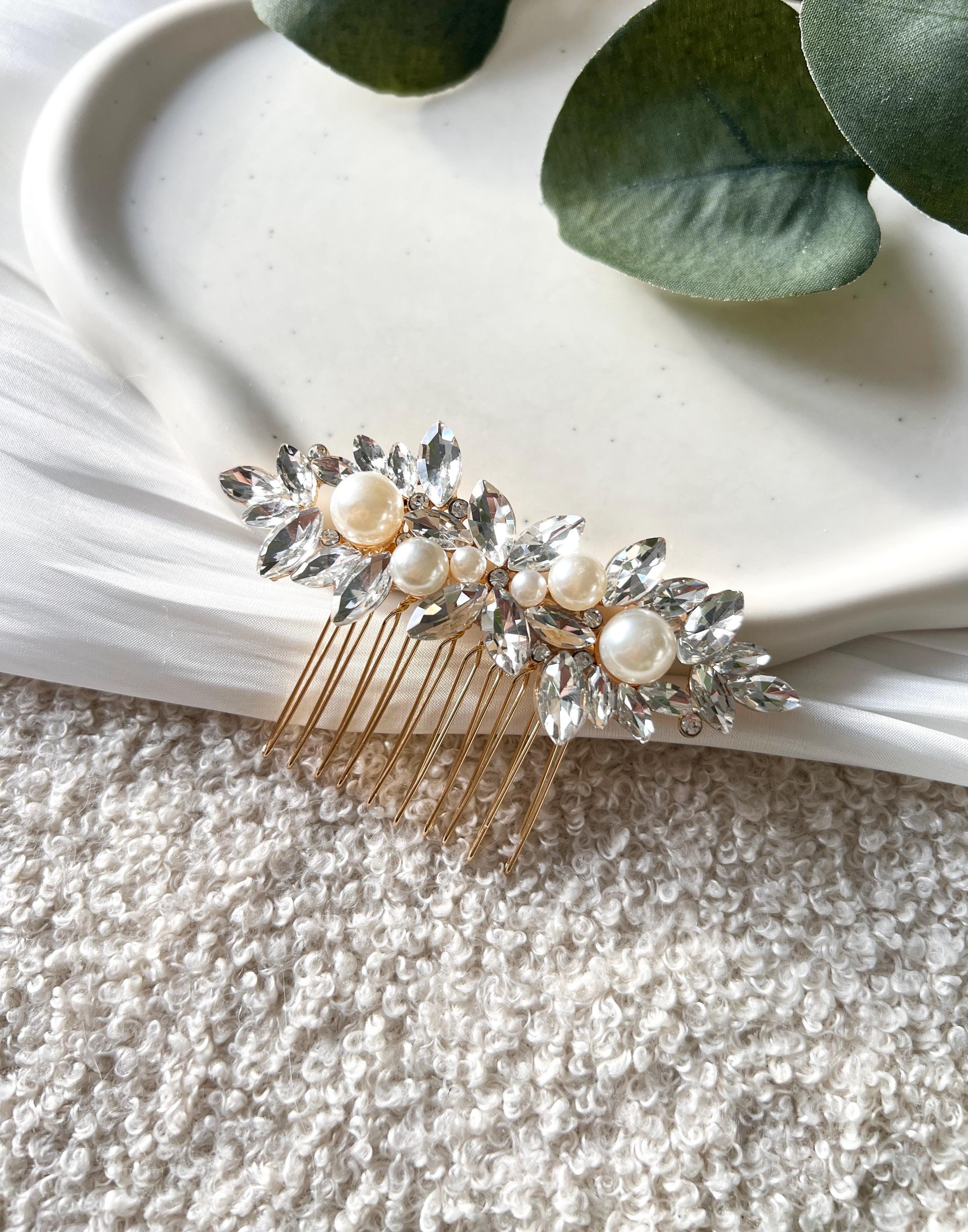 Haarkamm, weiße Perlen, glänzende Strasssteine, Brautschmuck, Haarnadel, eleganter Haarschmuck, Hochzeit, Brautfrisur, Schmuckbluete