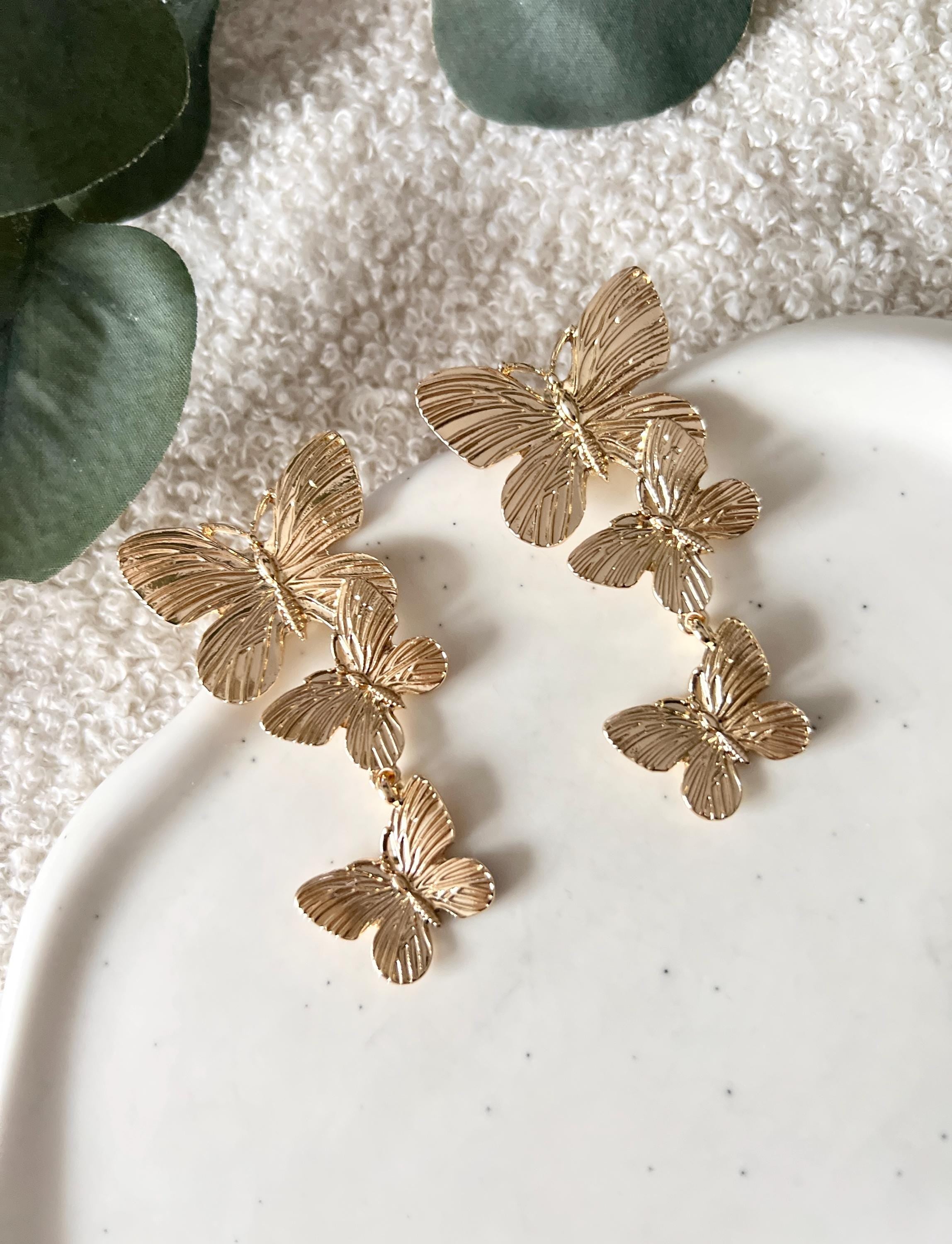 Ohrringe, Gold, Schmetterlinge, Brautohrringe Standesamt, moderne Hängeohrringe, Brautschmuck, Brautjungfer, Schmuck Hochzeit, lange Ohrstecker