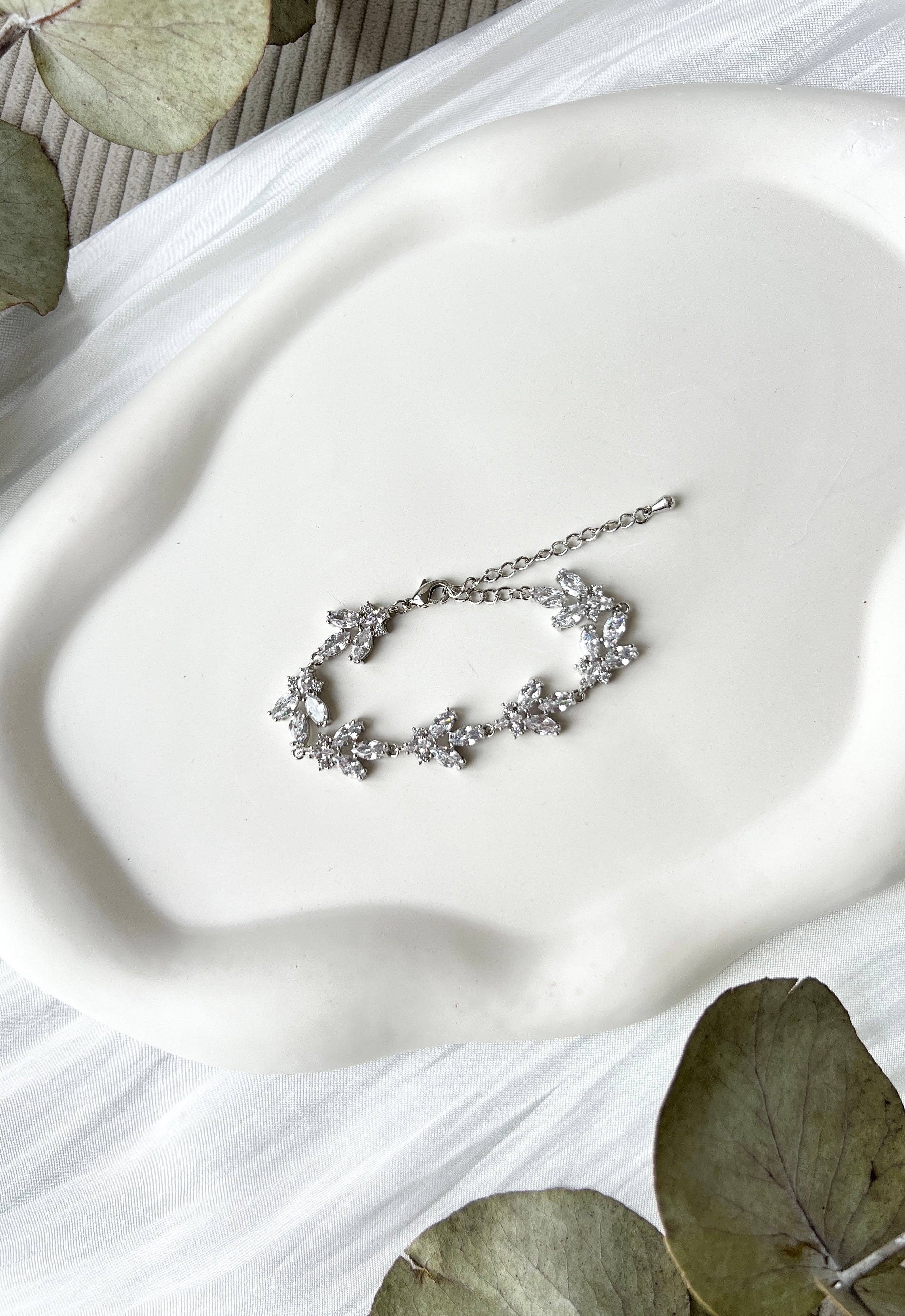 Silbernes Armband, Brautarmband mit funkelnden Zirkoniasteinen, Silber Brautschmuck, verstellbare Laenge, Schmuck Hochzeit, edler Brautjungfernschmuck, Standesamt, Brautlook, Geschenk für Sie, Weihnachtsgeschenk Frauen, Damenschmuck