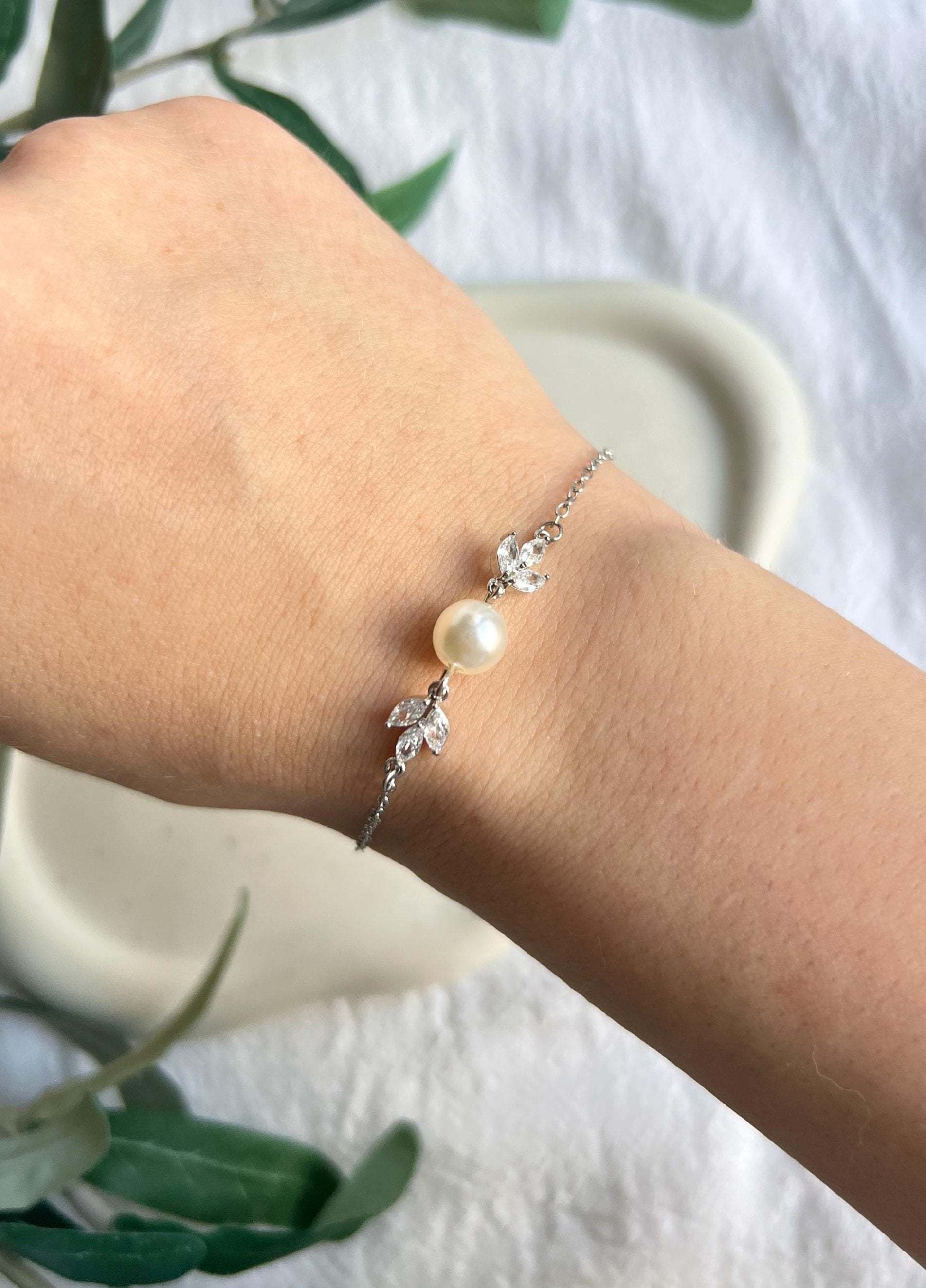 Brautarmband, Gold oder Silber, weiße Perle und funkelnde Zirkoniasteine, feines Armband, Brautschmuck, eleganter Schmuck Hochzeit, Braut, Brautjungfer, Geschenk für Sie, Weihnachtsgeschenk