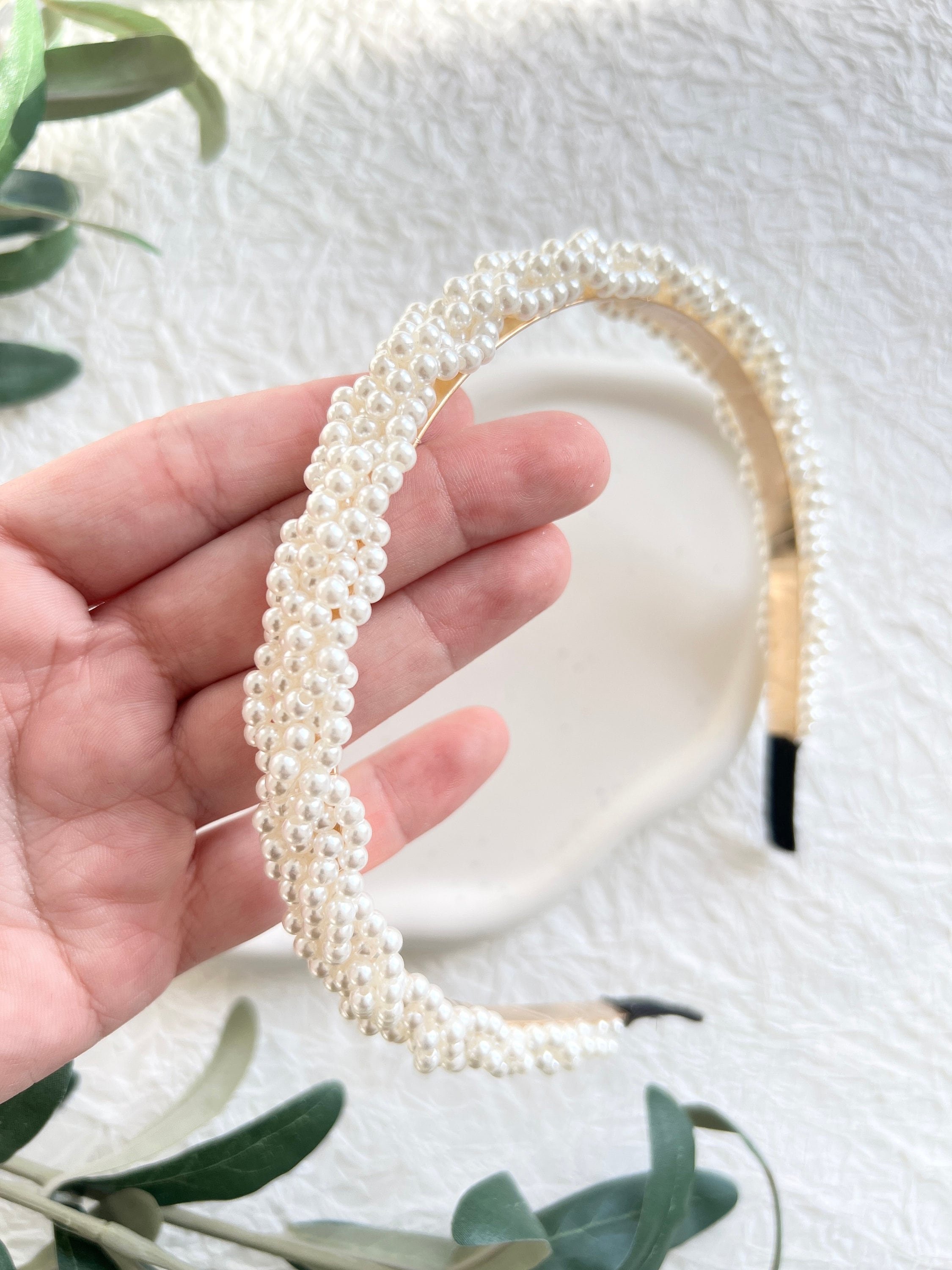 Atemberaubender Brauthaarreif mit feinen weißen Perlen, Gold, Perlenhaarreif, eleganter Perlenschmuck, Haarreif, Schmuck Hochzeit, Brauthaarschmuck, Schmuckblüte