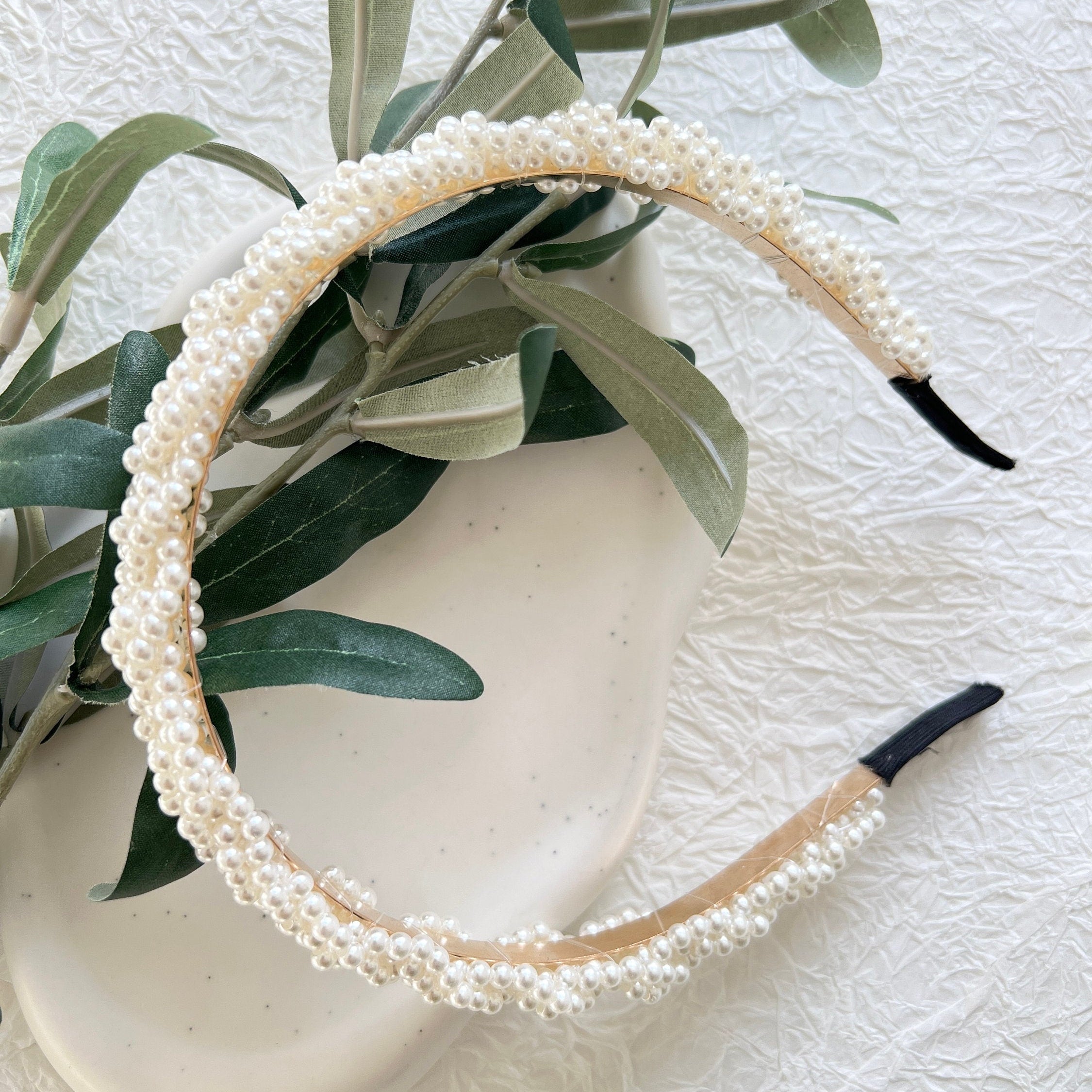 Atemberaubender Brauthaarreif mit feinen weißen Perlen, Gold, Perlenhaarreif, eleganter Perlenschmuck, Haarreif, Schmuck Hochzeit, Brauthaarschmuck, Schmuckblüte