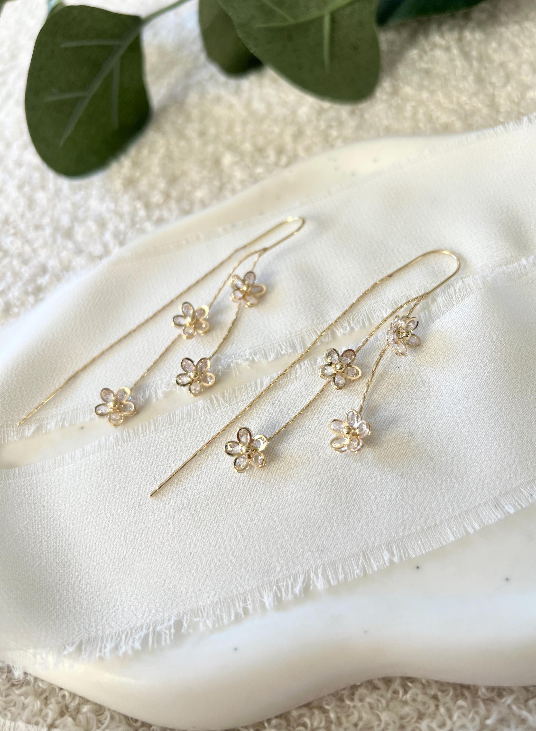 Blüten Ohrringe, Gold, Brautschmuck, lange Hängeohrringe, feiner Schmuck Hochzeit, moderne Standesamt Brautohrringe, funkelnder Ohrschmuck