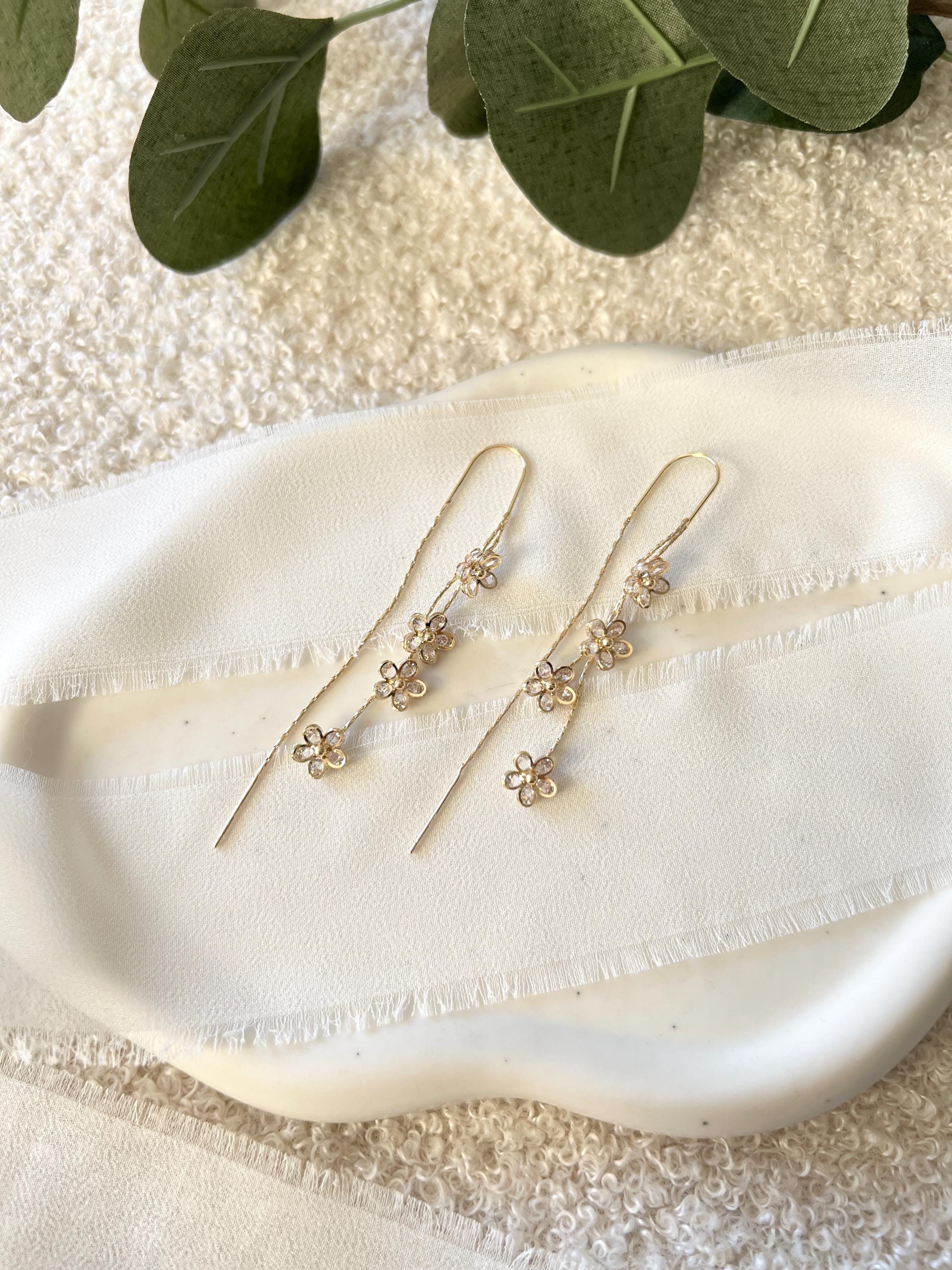 Blüten Ohrringe, Gold, Brautschmuck, lange Hängeohrringe, feiner Schmuck Hochzeit, moderne Standesamt Brautohrringe, funkelnder Ohrschmuck