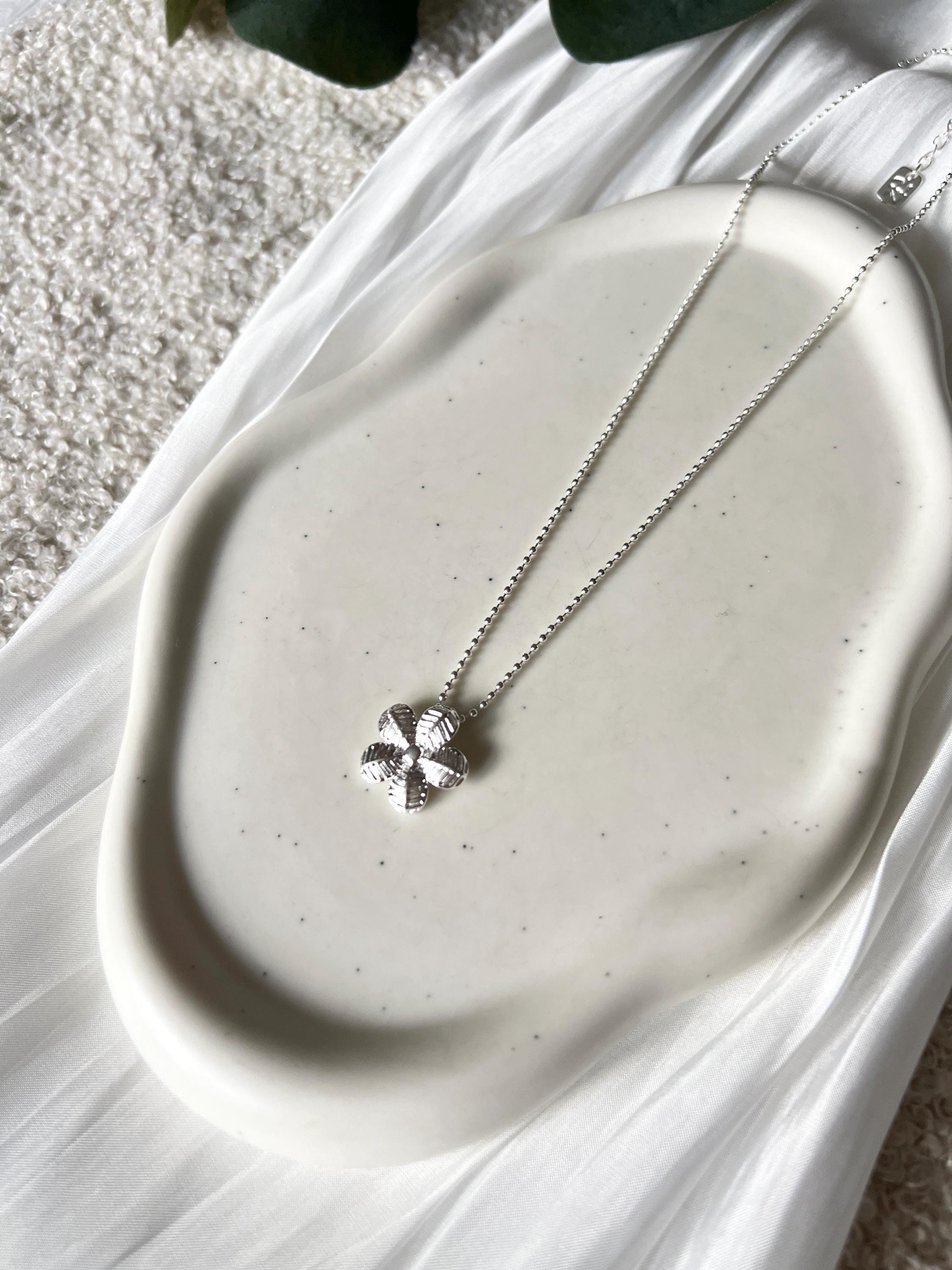 Halskette, Silber, Anhänger Blume, Brautjungfer, Kette, Kugelkette, feiner Schmuck, Geschenk für Sie, Brautschmuck, floraler Schmuck, Hochzeit