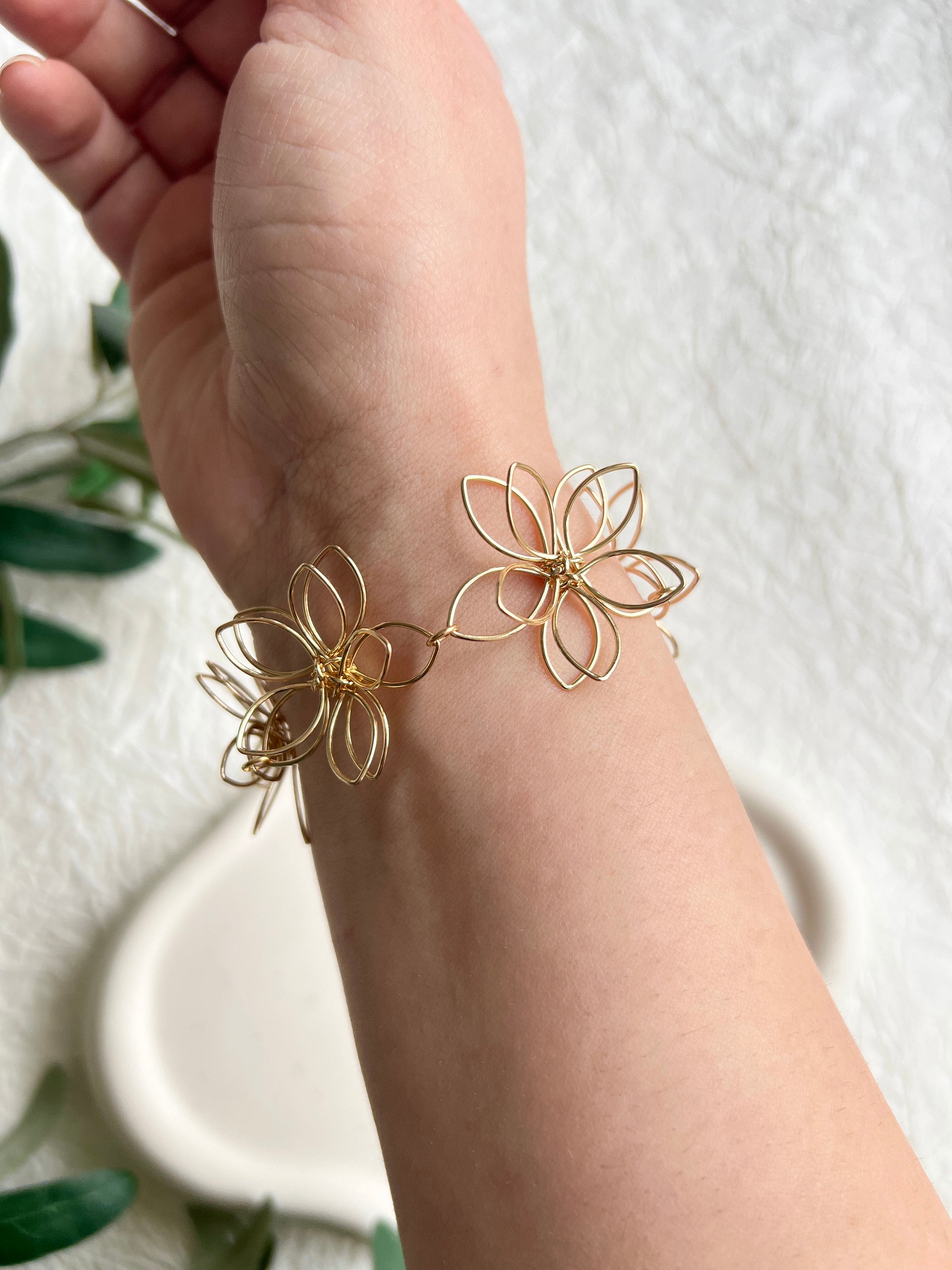 Blüten Armband, Gold, Edelstahl Draht, Blumen Formen, Armschmuck Braut, Brautschmuck, Gold Schmuck-Armbänder-Schmuckblüte