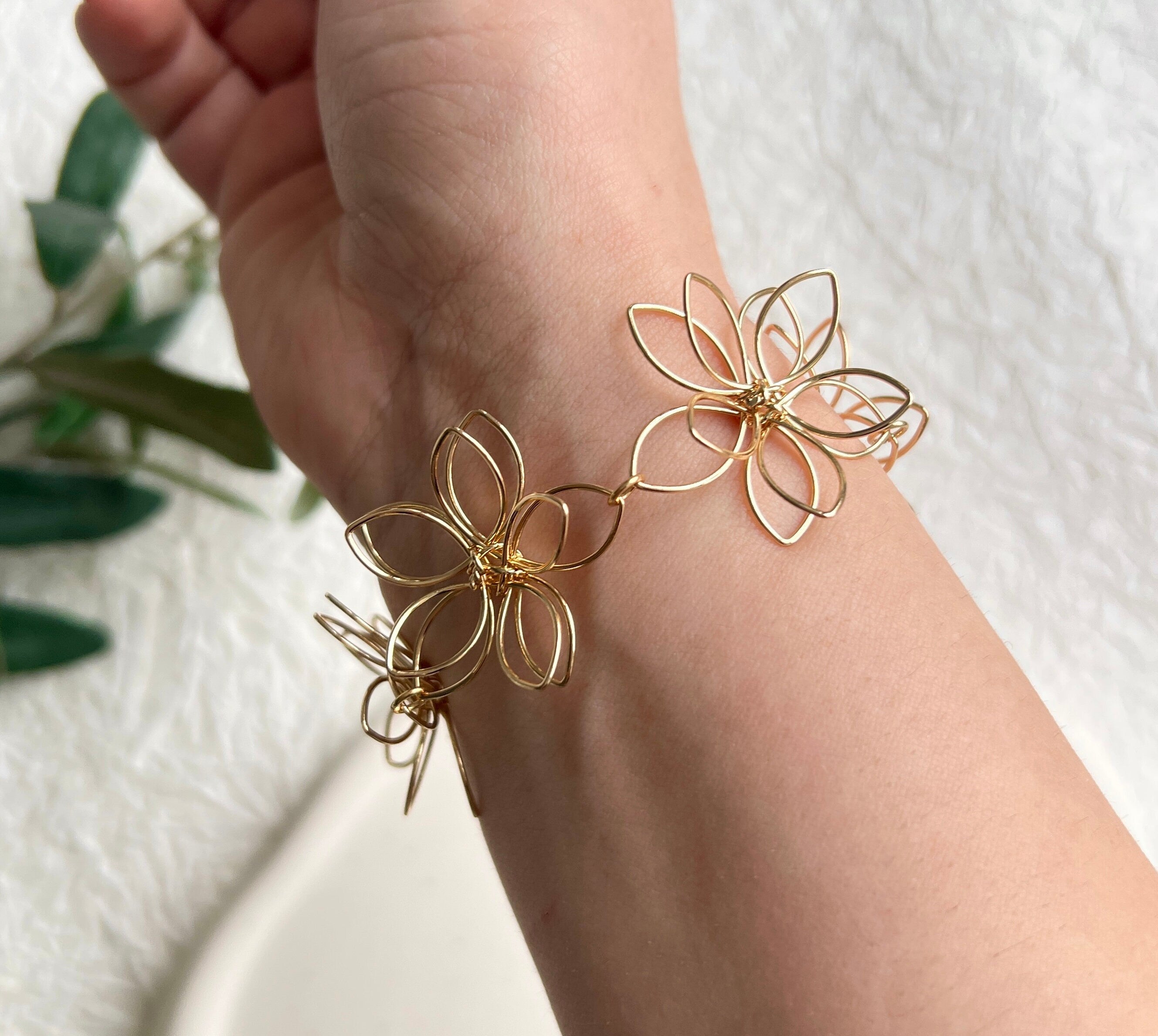 Blüten Armband, Gold, Edelstahl Draht, Blumen Formen, Armschmuck Braut, Brautschmuck, Gold Schmuck-Armbänder-Schmuckblüte