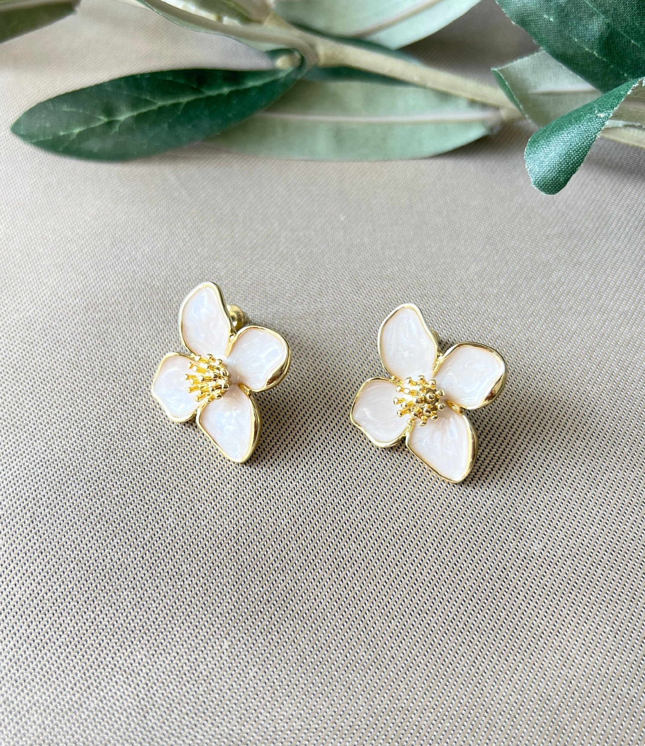 Blüten Ohrringe, gold, creme-perlmutt, Ohrstecker Braut, Trauzeugin, Brautjungfern, Brautschmuck, Brautohrringe, Hochzeit-Ohrringe-Schmuckblüte
