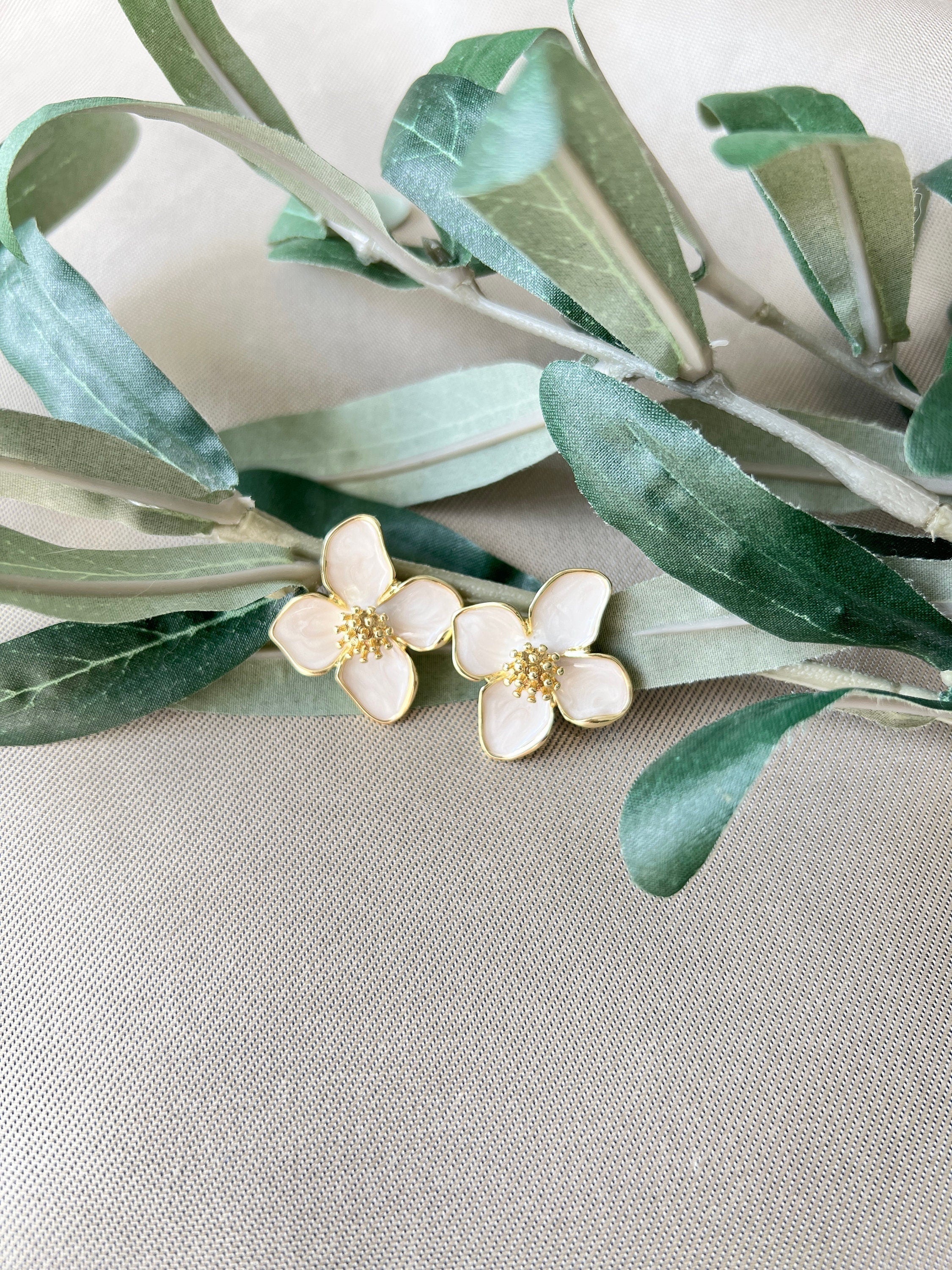 Blüten Ohrringe, gold, creme-perlmutt, Ohrstecker Braut, Trauzeugin, Brautjungfern, Brautschmuck, Brautohrringe, Hochzeit-Ohrringe-Schmuckblüte