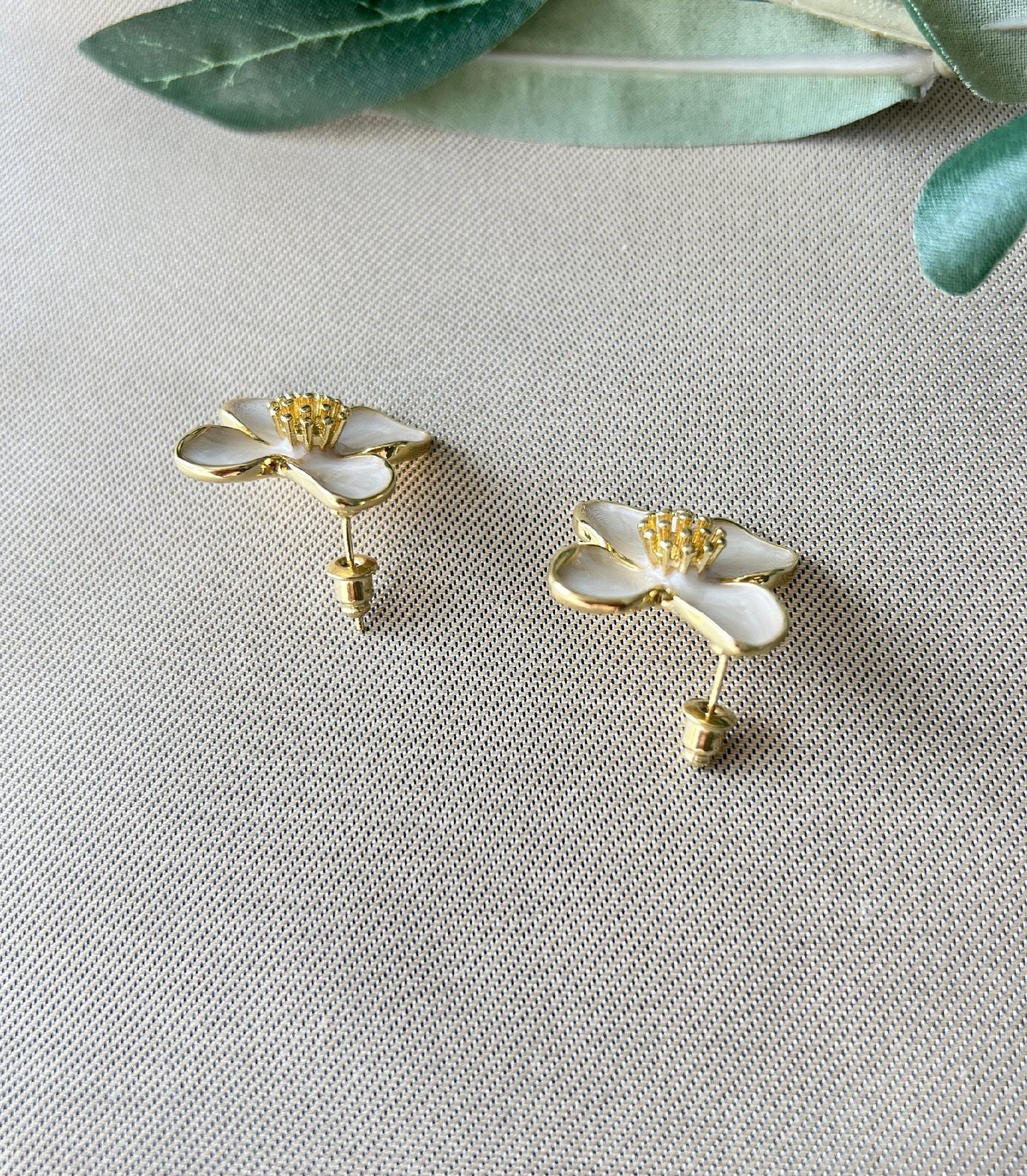 Blüten Ohrringe, gold, creme-perlmutt, Ohrstecker Braut, Trauzeugin, Brautjungfern, Brautschmuck, Brautohrringe, Hochzeit-Ohrringe-Schmuckblüte