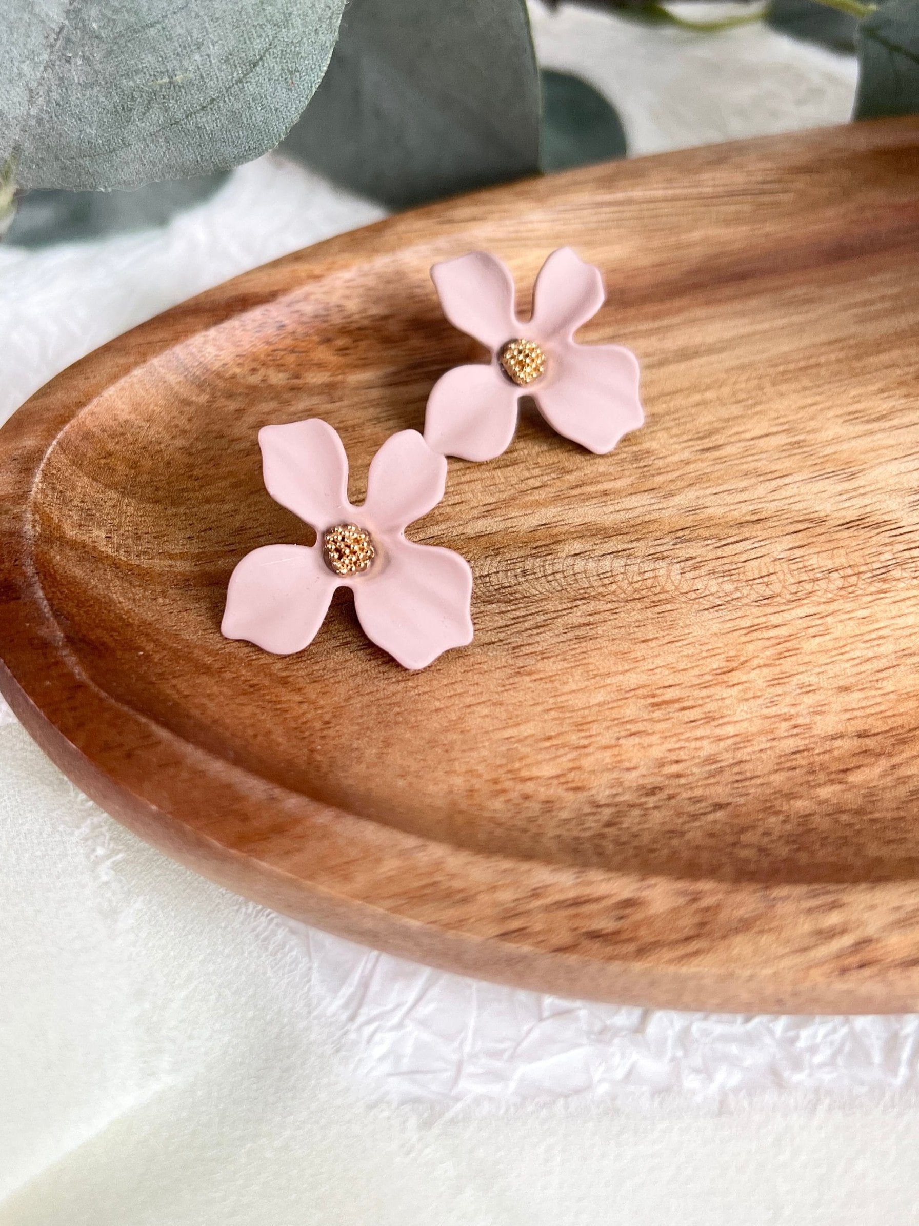 Blütenohrringe in Altrosa, Golddetail, Ohrstecker, Braut, Brautjungfer, Ohrschmuck, Schmuck Hochzeit, Schmuckblüte