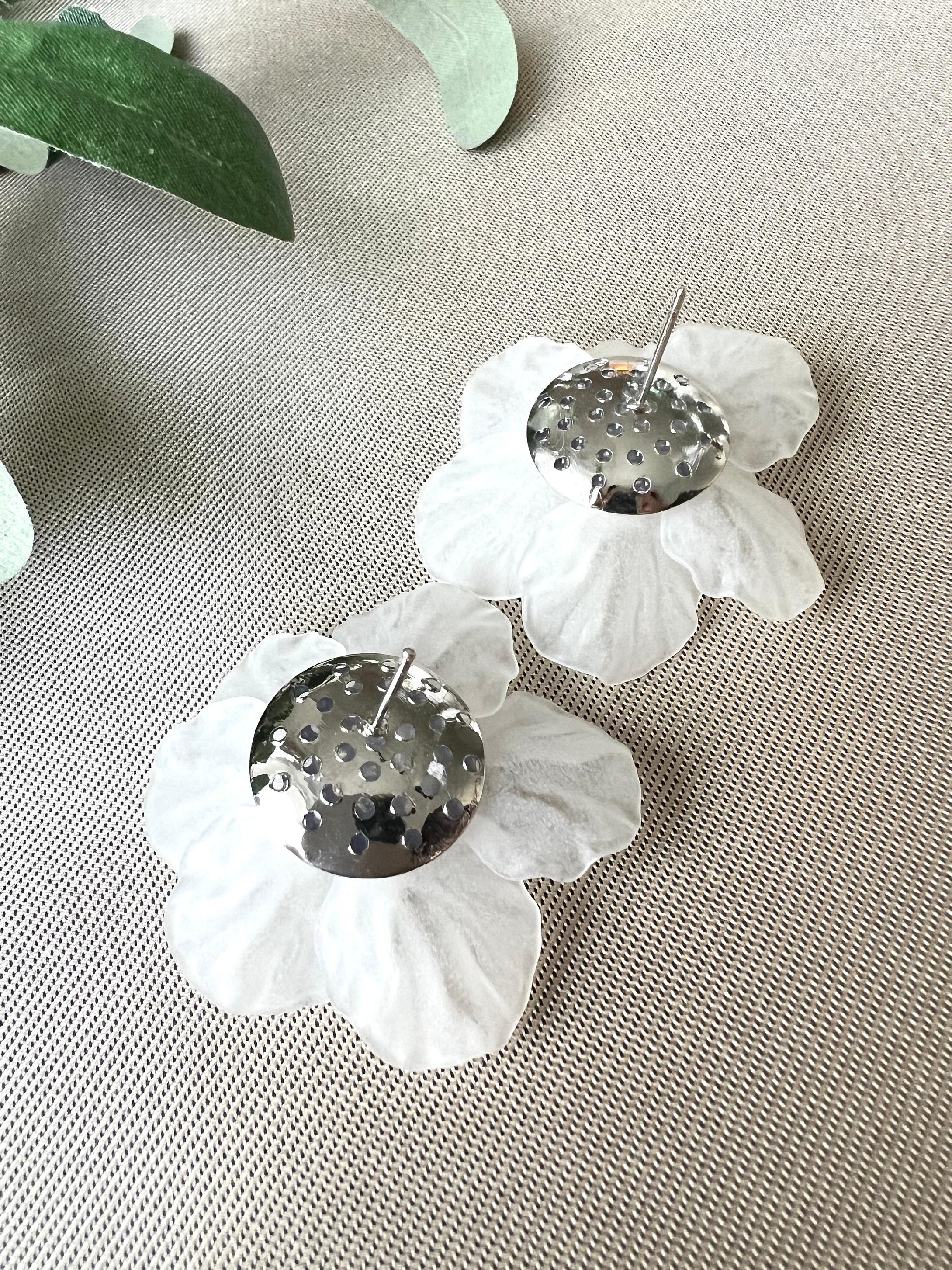 Blüten Ohrringe, leicht transparent, Ohrstecker, Brautschmuck, Brautohrringe, Hochzeit-Ohrringe-Schmuckblüte