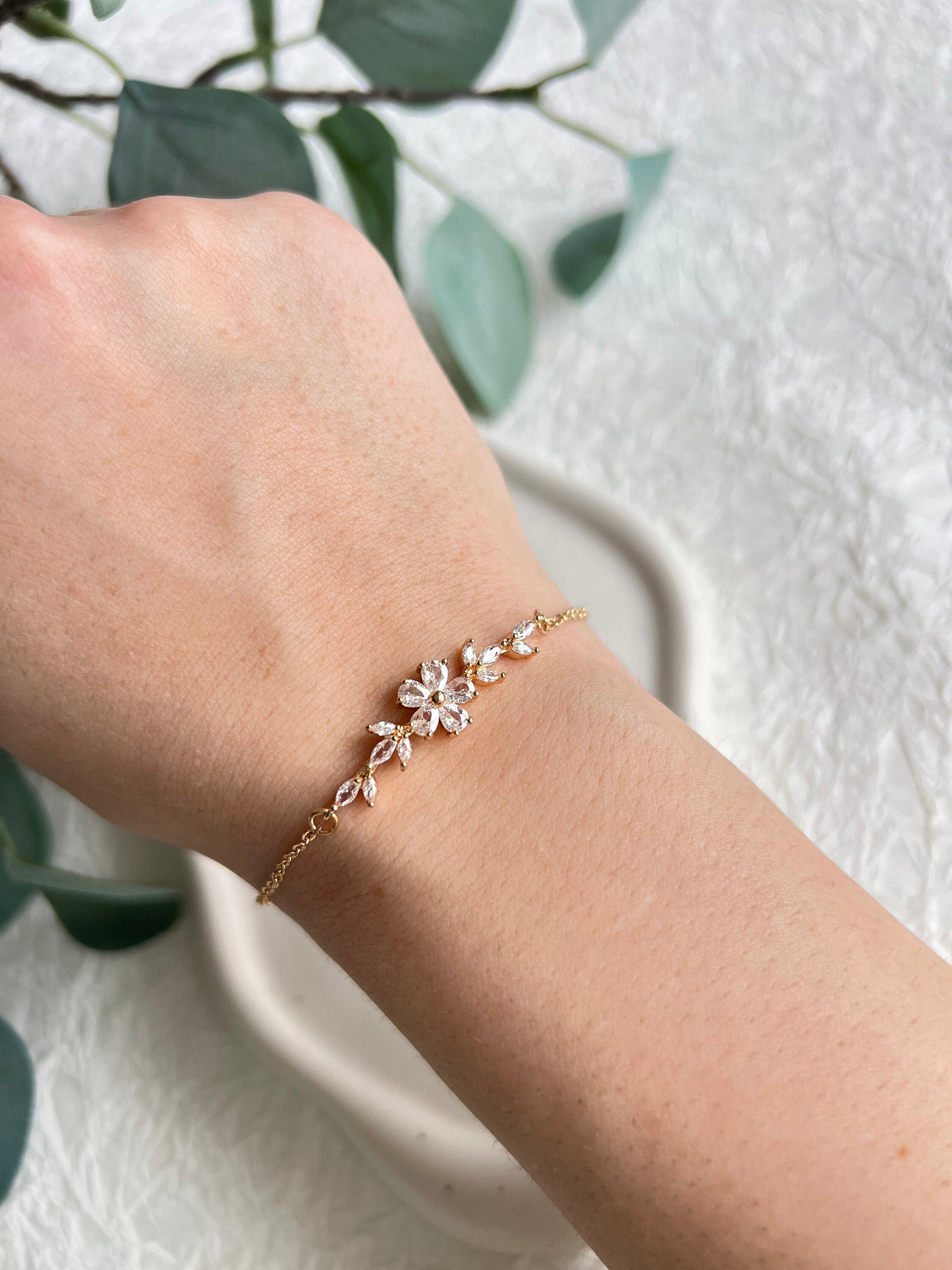 Braut Armband, Gold mit funkelnden Cubic Zirconia Steinen, Blumen, verstellbare Länge, Edelstahl,-Armbänder-Schmuckblüte