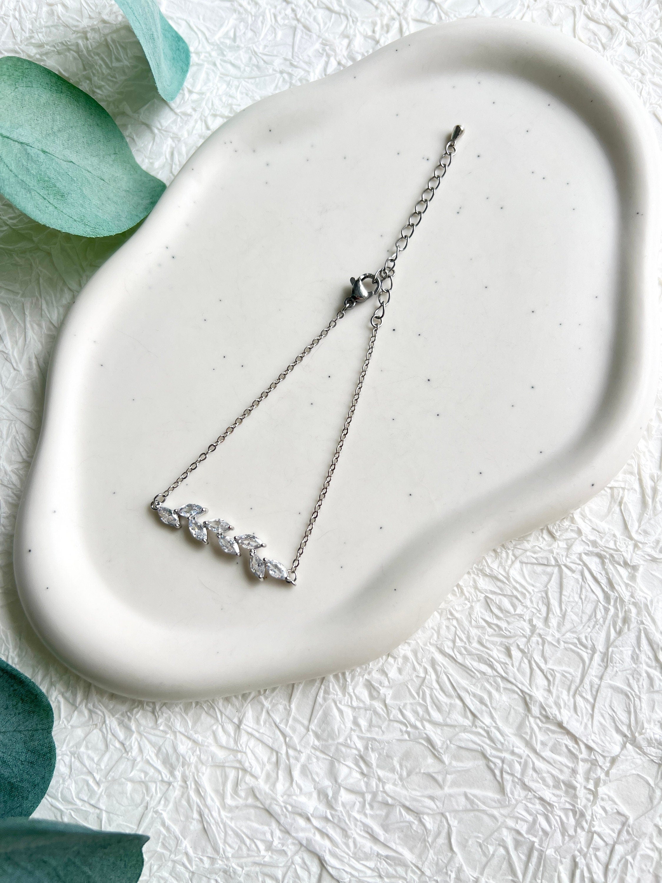 Braut Armband mit funkelnden Cubic Zirconia Steinen, verstellbare Länge - Silber-Armbänder-Schmuckblüte