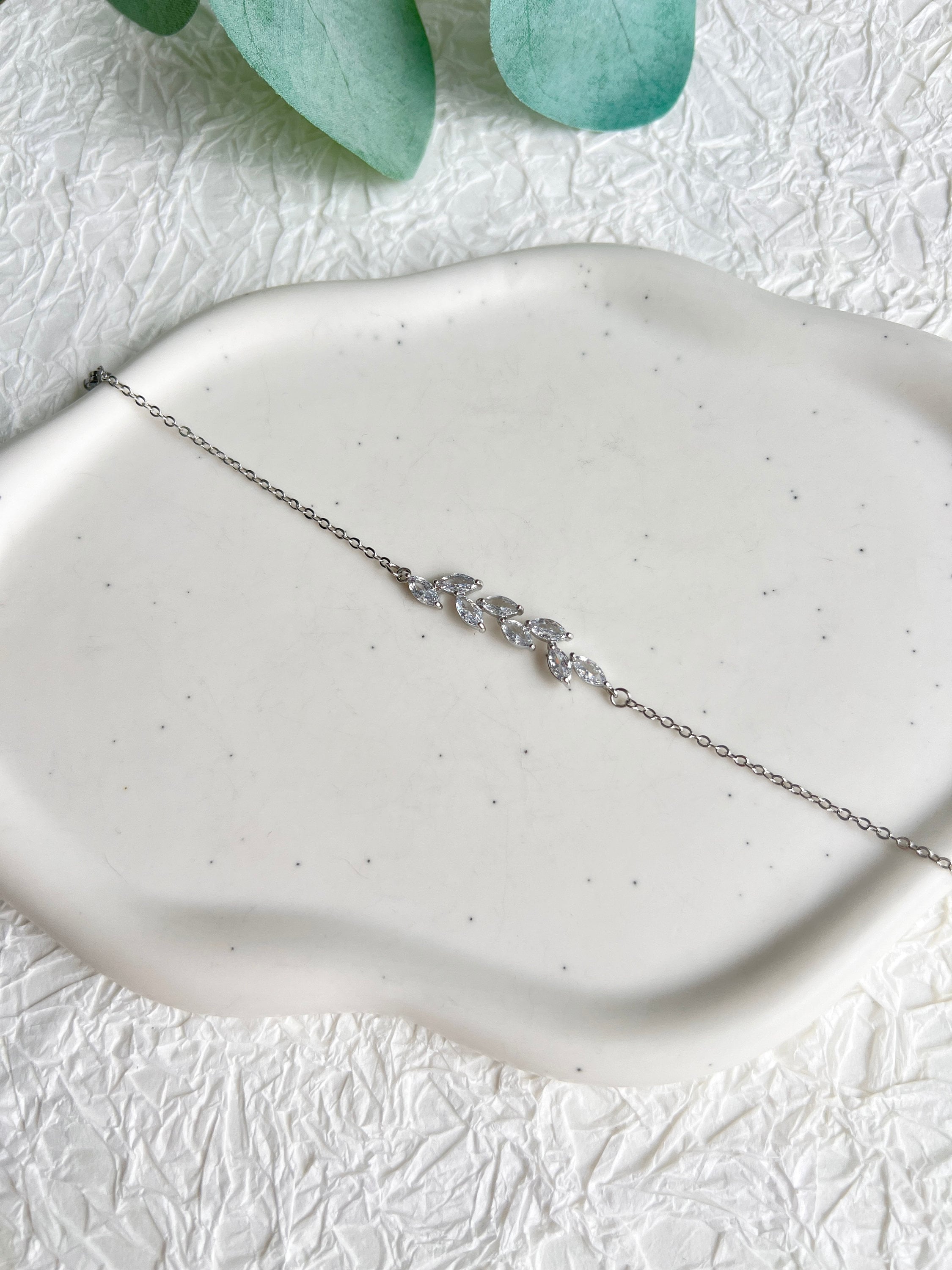 Braut Armband mit funkelnden Cubic Zirconia Steinen, verstellbare Länge - Silber-Armbänder-Schmuckblüte