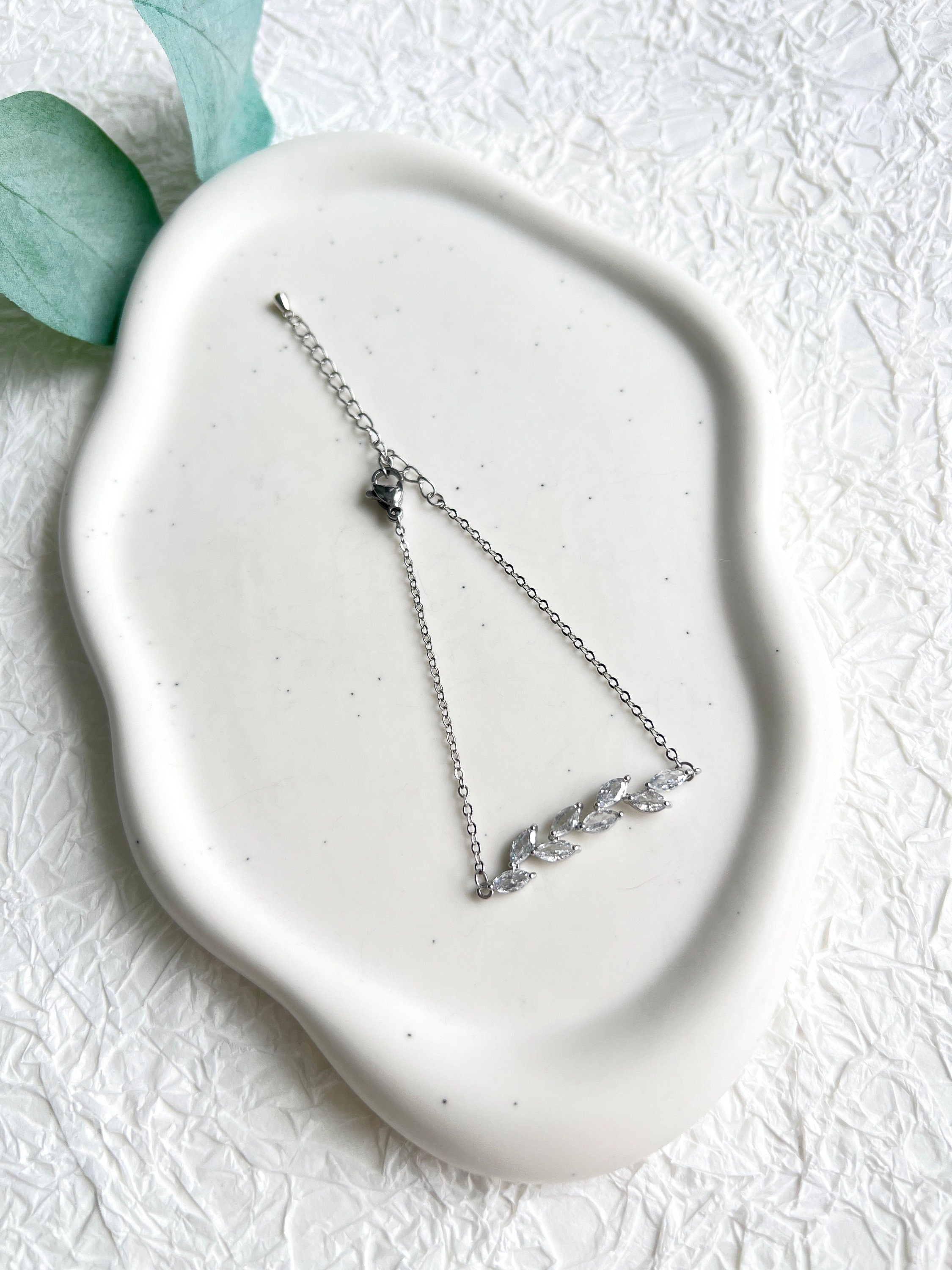 Braut Armband mit funkelnden Cubic Zirconia Steinen, verstellbare Länge - Silber-Armbänder-Schmuckblüte