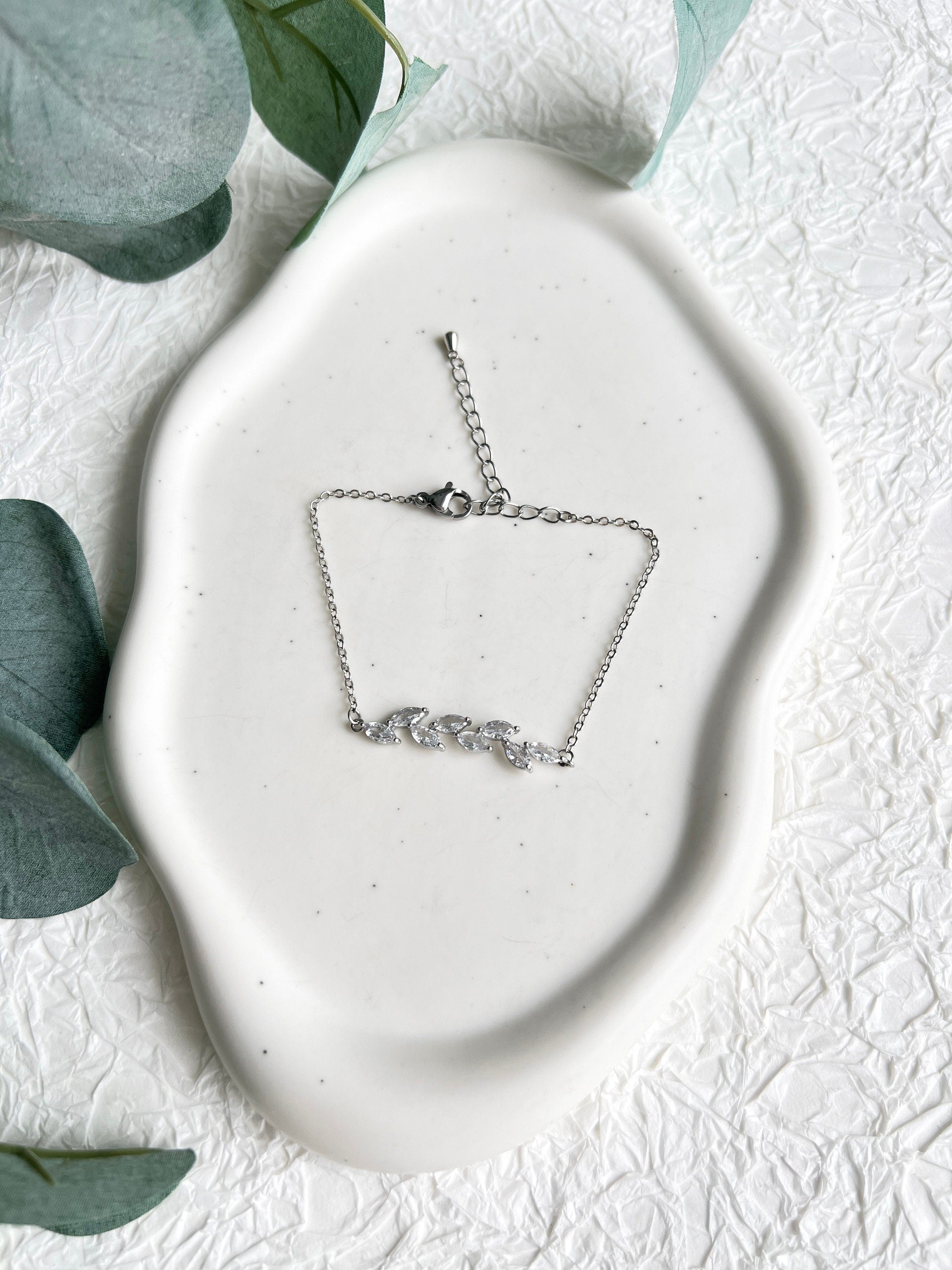 Braut Armband mit funkelnden Cubic Zirconia Steinen, verstellbare Länge - Silber-Armbänder-Schmuckblüte