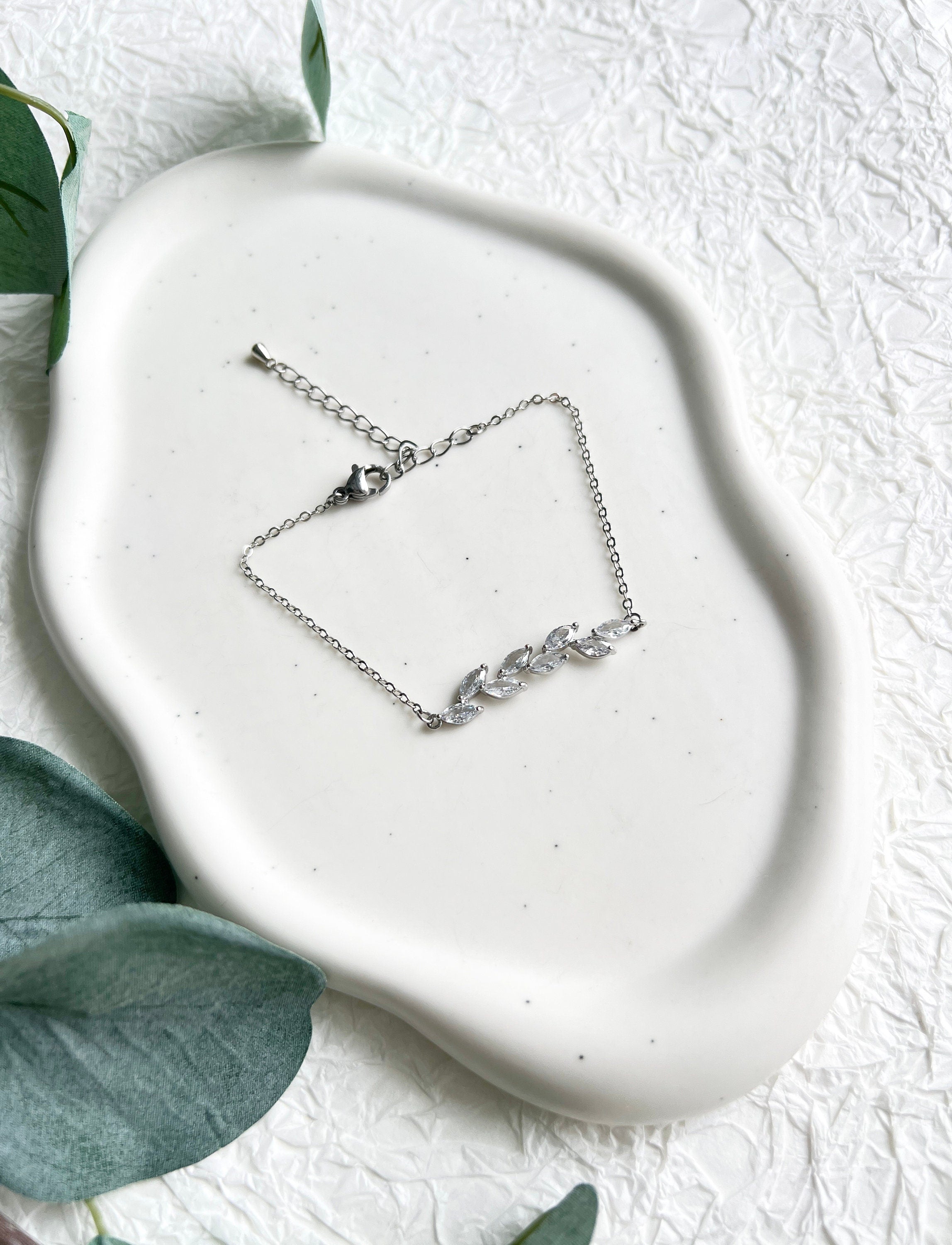 Braut Armband mit funkelnden Cubic Zirconia Steinen, verstellbare Länge - Silber-Armbänder-Schmuckblüte