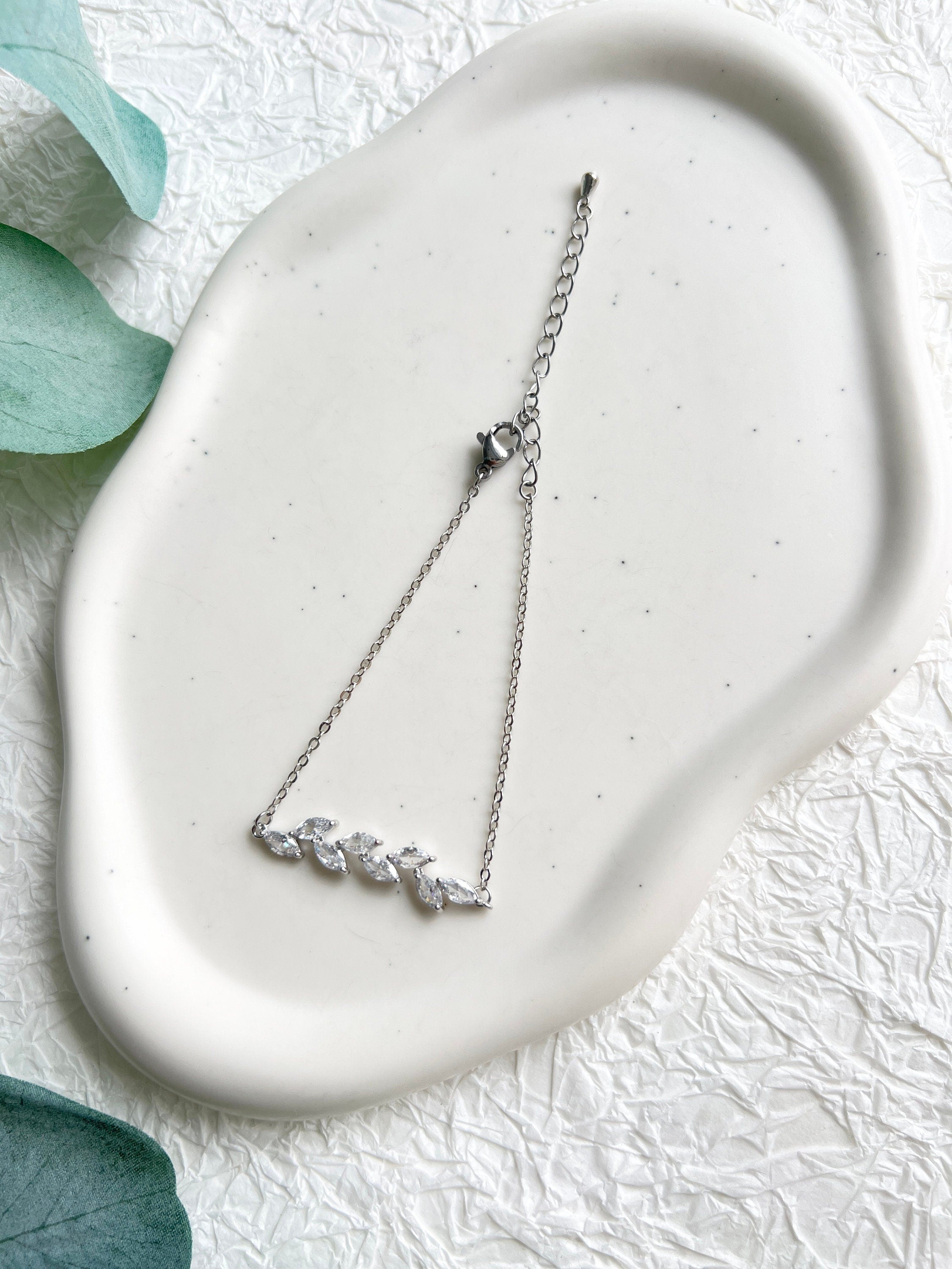 Braut Armband mit funkelnden Cubic Zirconia Steinen, verstellbare Länge - Silber-Armbänder-Schmuckblüte