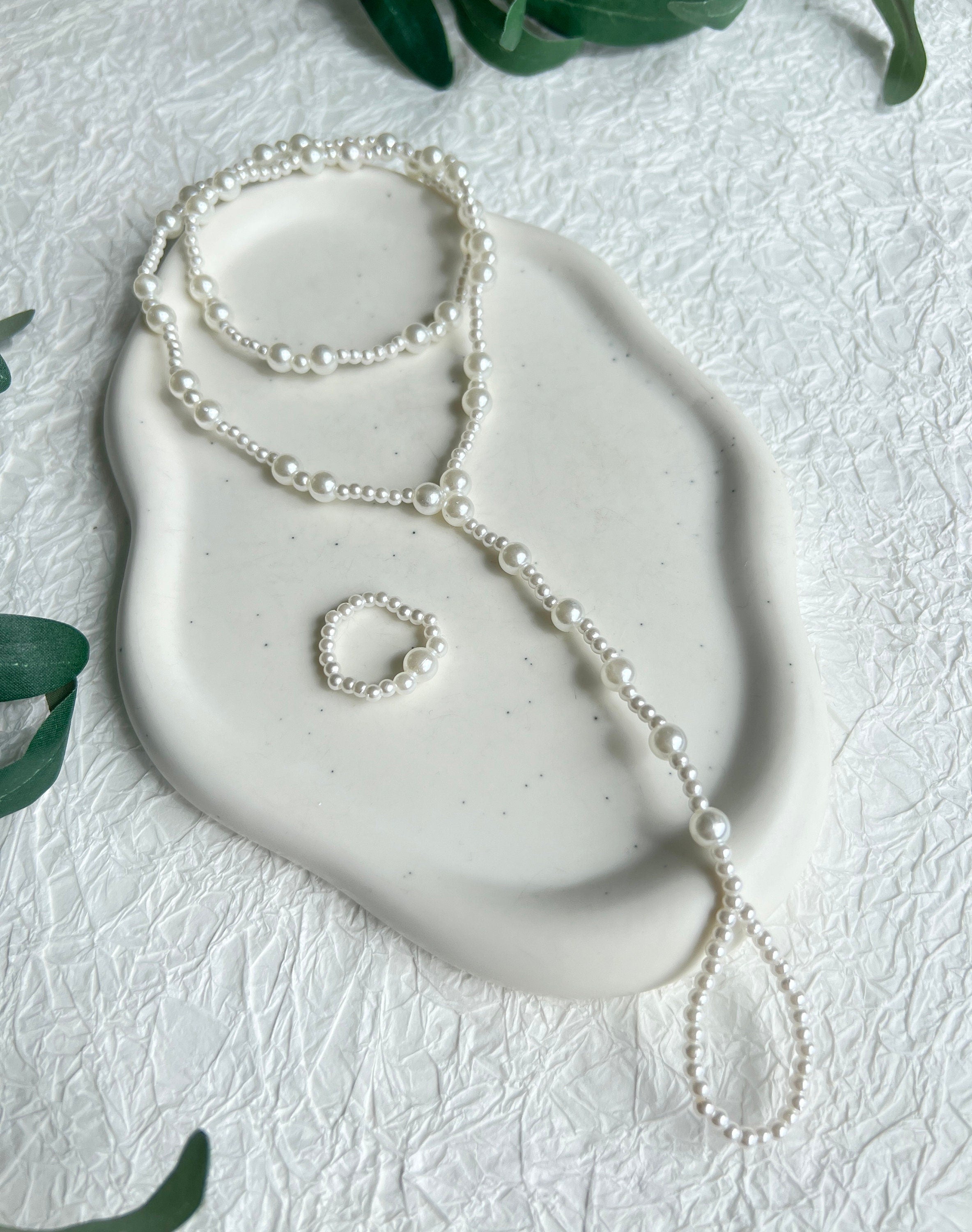 Braut Fußschmuck, Perlen Barfußsandalen, weiß, Perlenschmuck, Schmuck Fuss Hochzeit, filigran,-Schmuckblüte
