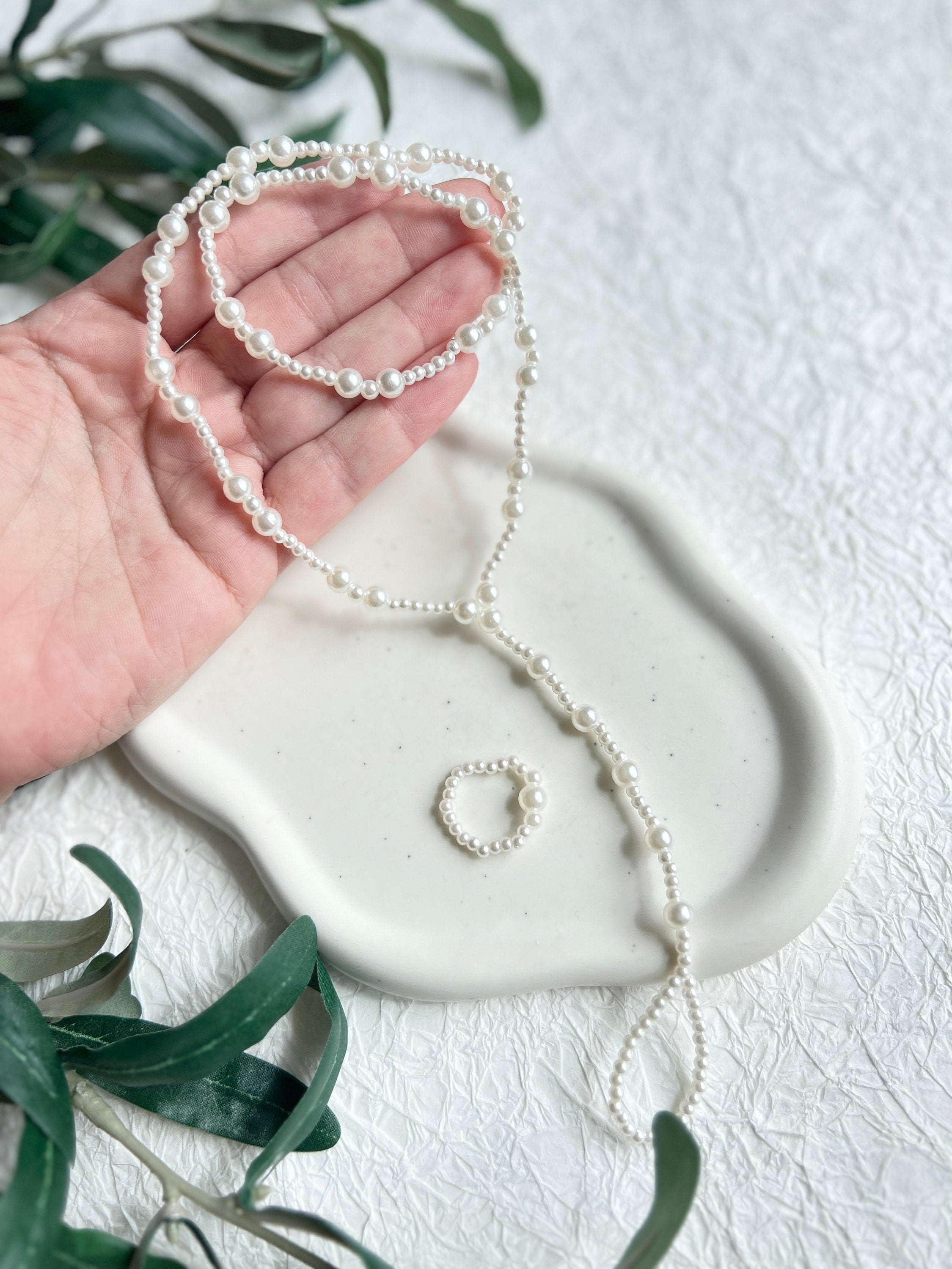 Braut Fußschmuck, Perlen Barfußsandalen, weiß, Perlenschmuck, Schmuck Fuss Hochzeit, filigran,-Schmuckblüte