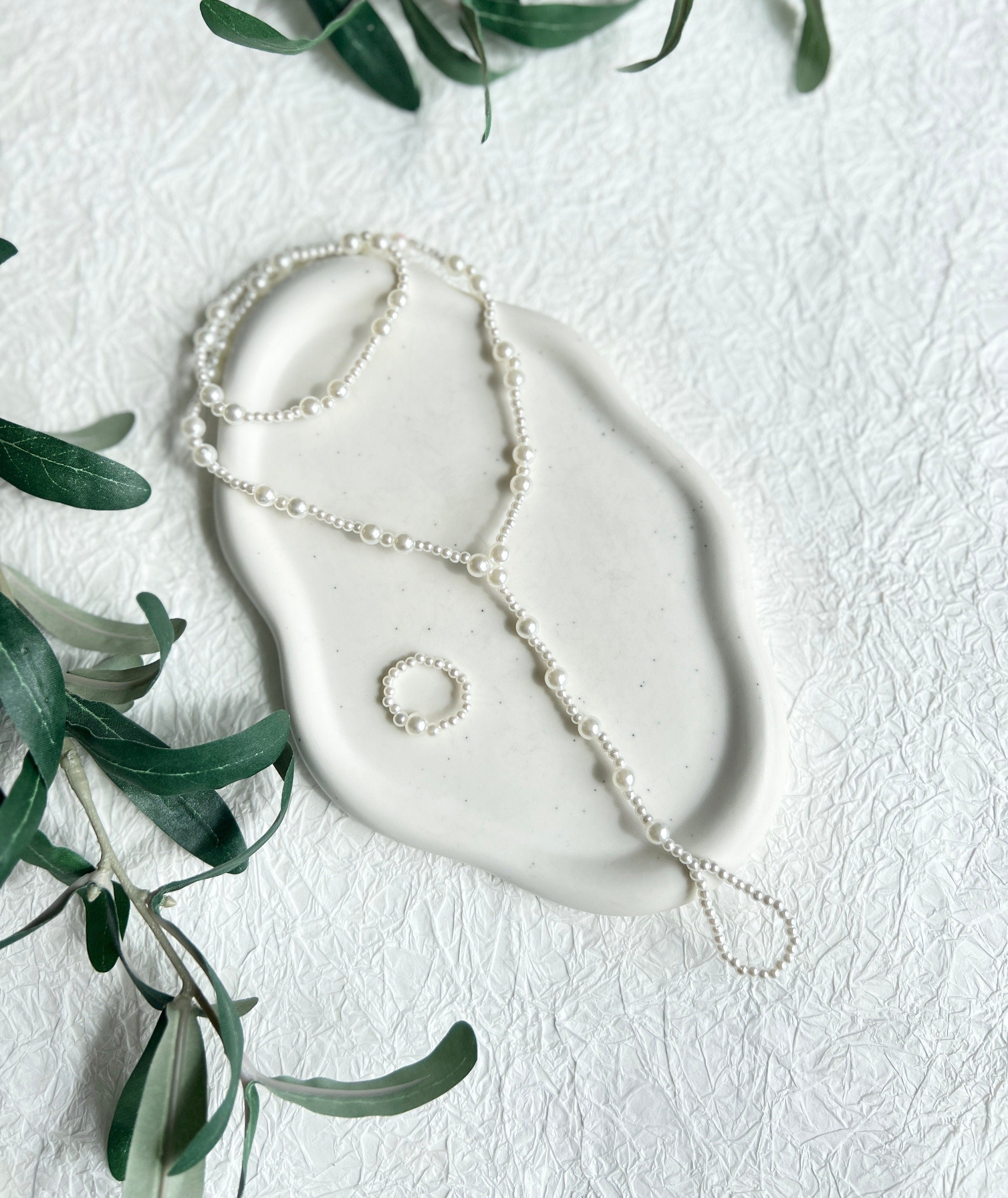Braut Fußschmuck, Perlen Barfußsandalen, weiß, Perlenschmuck, Schmuck Fuss Hochzeit, filigran,-Schmuckblüte