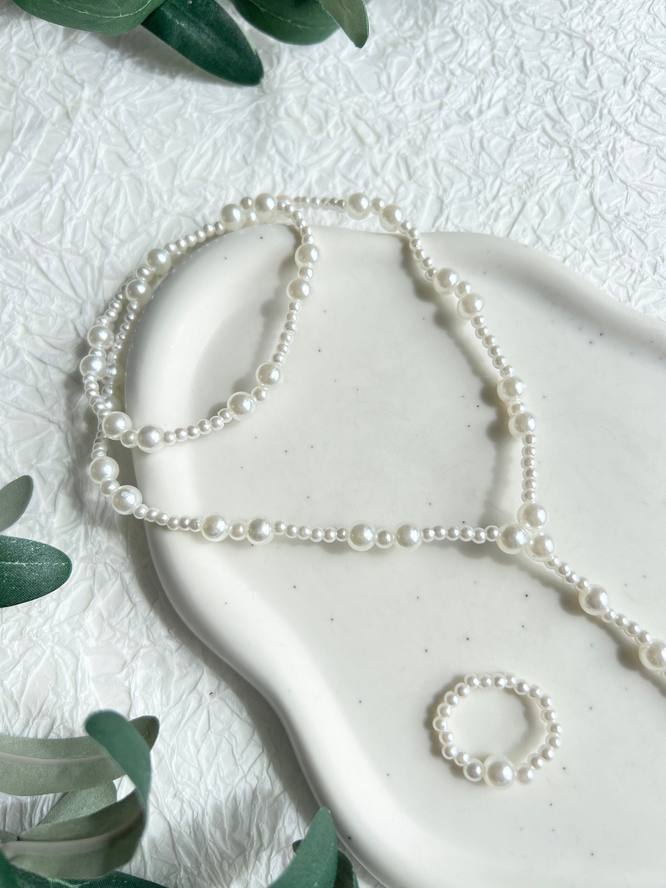 Braut Fußschmuck, Perlen Barfußsandalen, weiß, Perlenschmuck, Schmuck Fuss Hochzeit, filigran,-Schmuckblüte