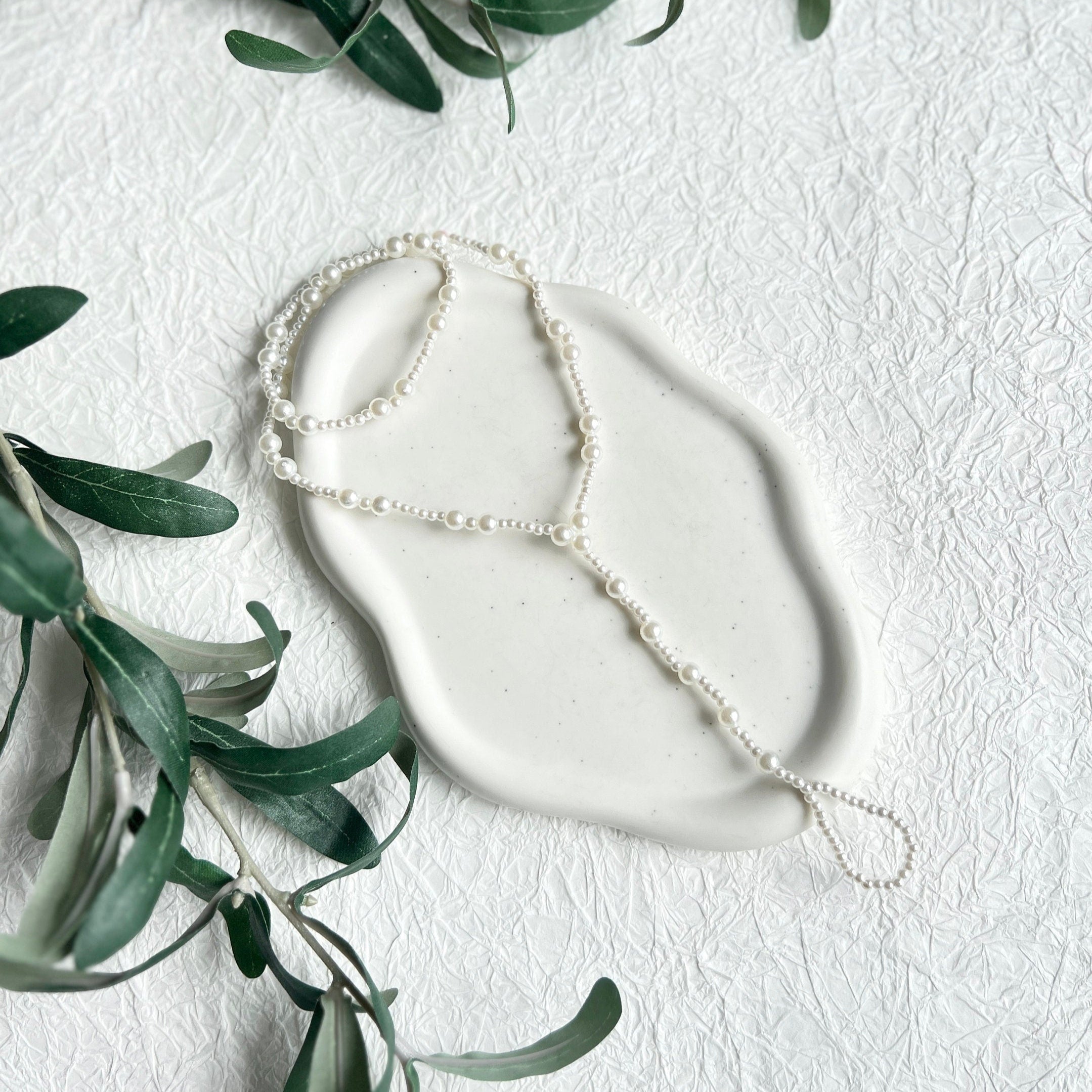 Braut Fußschmuck, Perlen Barfußsandalen, weiß, Perlenschmuck, Schmuck Fuss Hochzeit, filigran,-Schmuckblüte