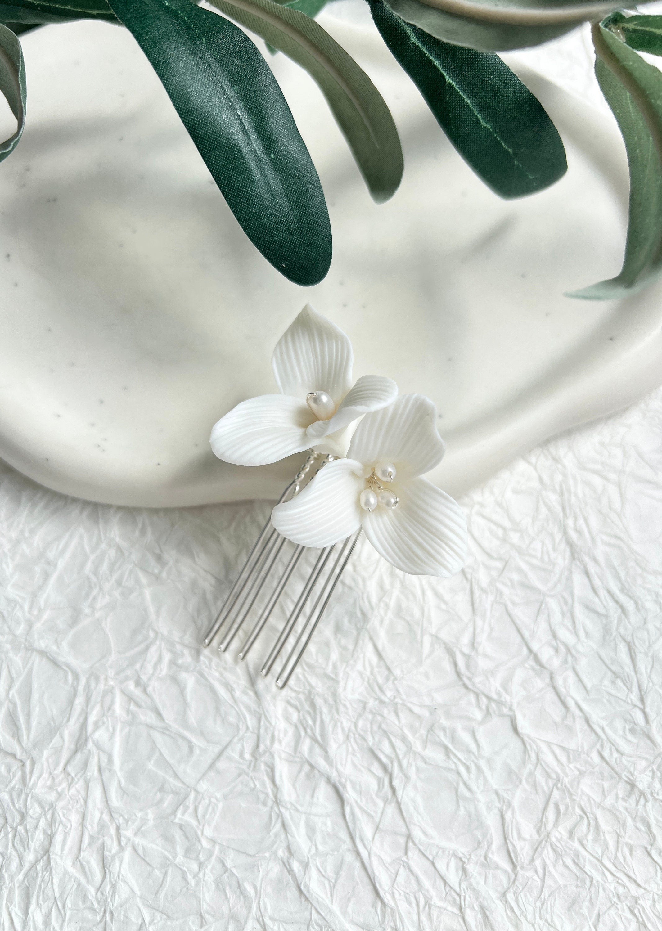 Haarkamm, Silber, Keramik Blüten, Blumen Haarschmuck, Brautschmuck, Standesamt, feine Blumen, weiße Perlen, Schmuck Hochzeit, Haarspange