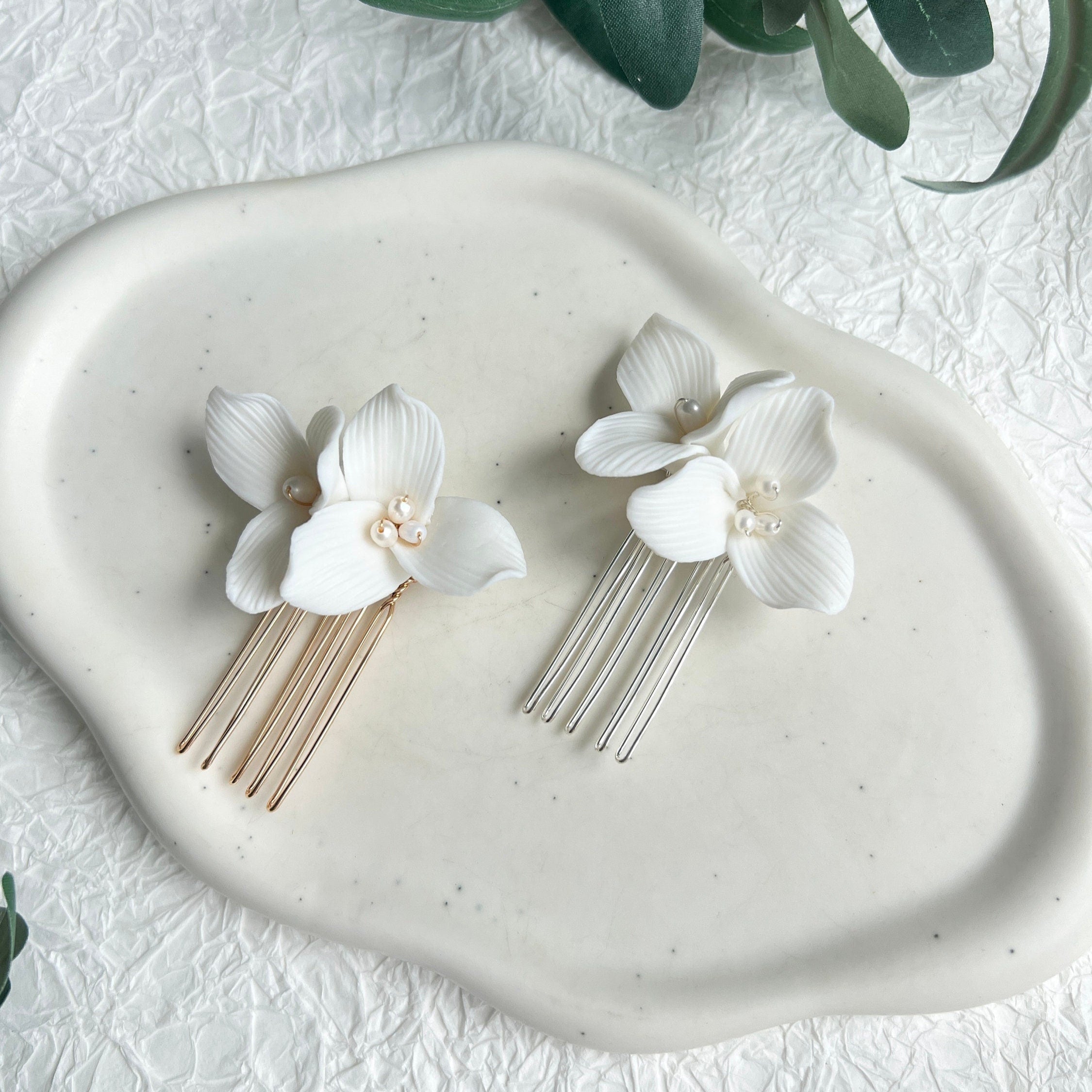 Haarkamm, Silber, Keramik Blüten, Blumen Haarschmuck, Brautschmuck, Standesamt, feine Blumen, weiße Perlen, Schmuck Hochzeit, Haarspange