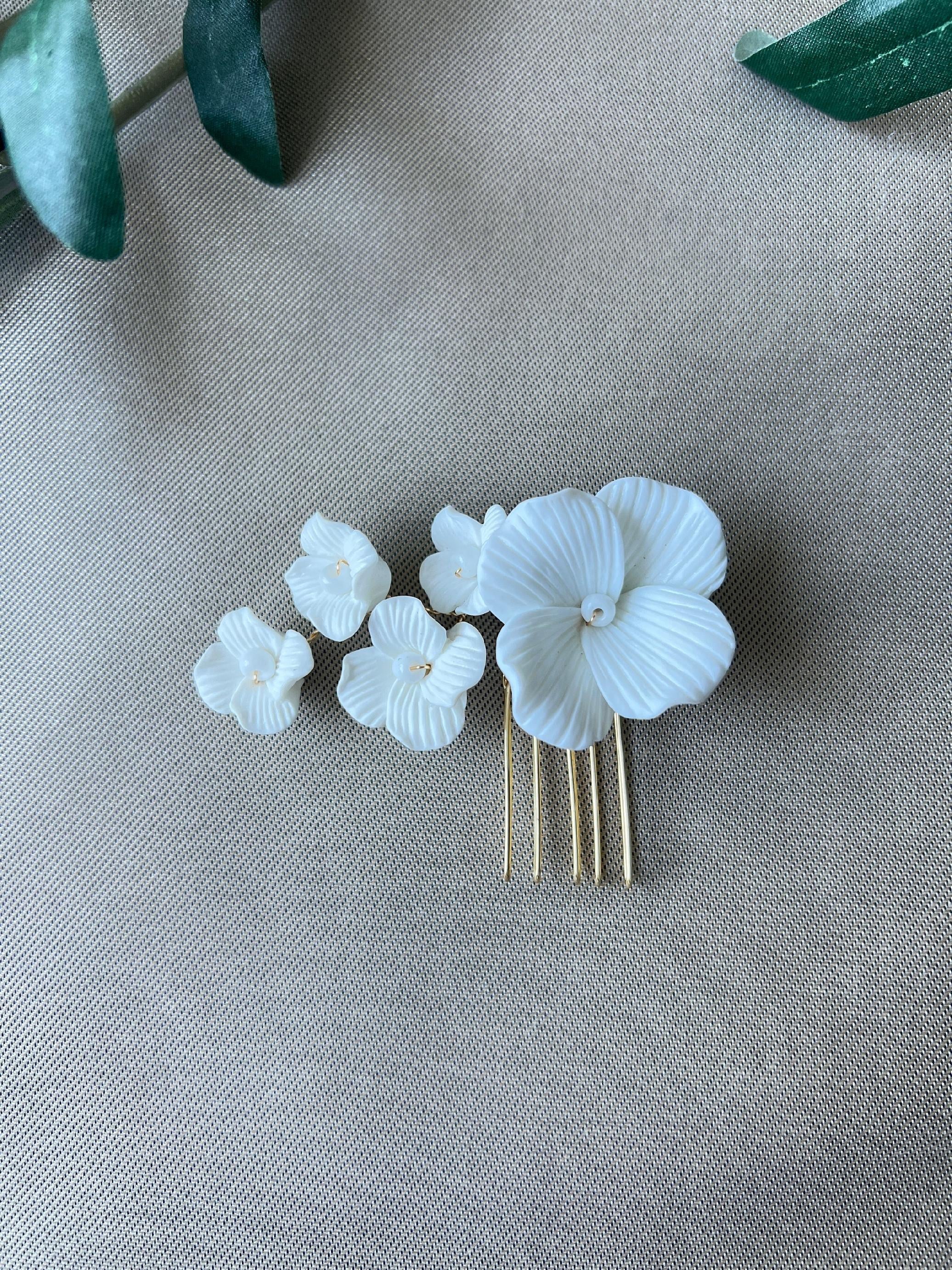 Braut Haarschmuck, Blüten Haarkamm, weiß und gold, Hochzeit, floral, Couture, hochwertiger Brauthaarschmuck, Brautfrisur, Braut Zubehör-Brauthaarschmuck-Schmuckblüte